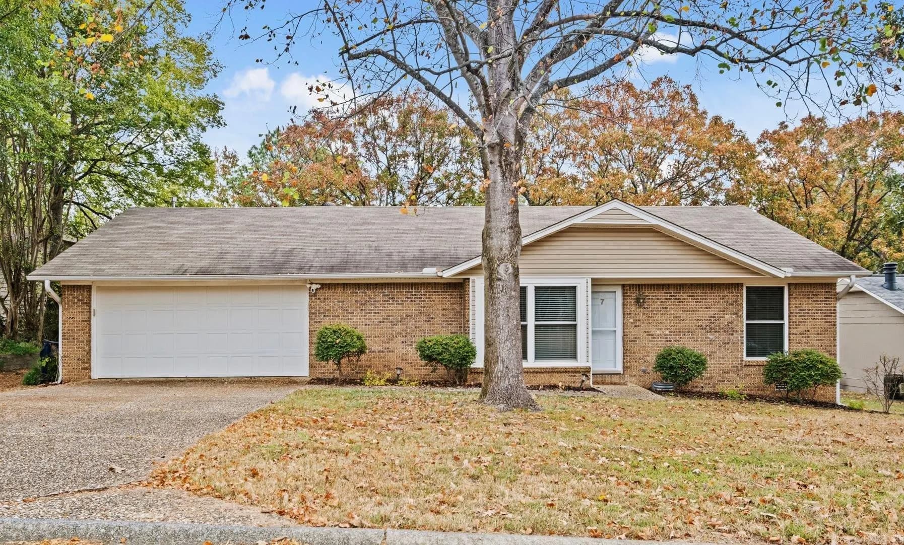 Property at 7  Ophelia - Image 1