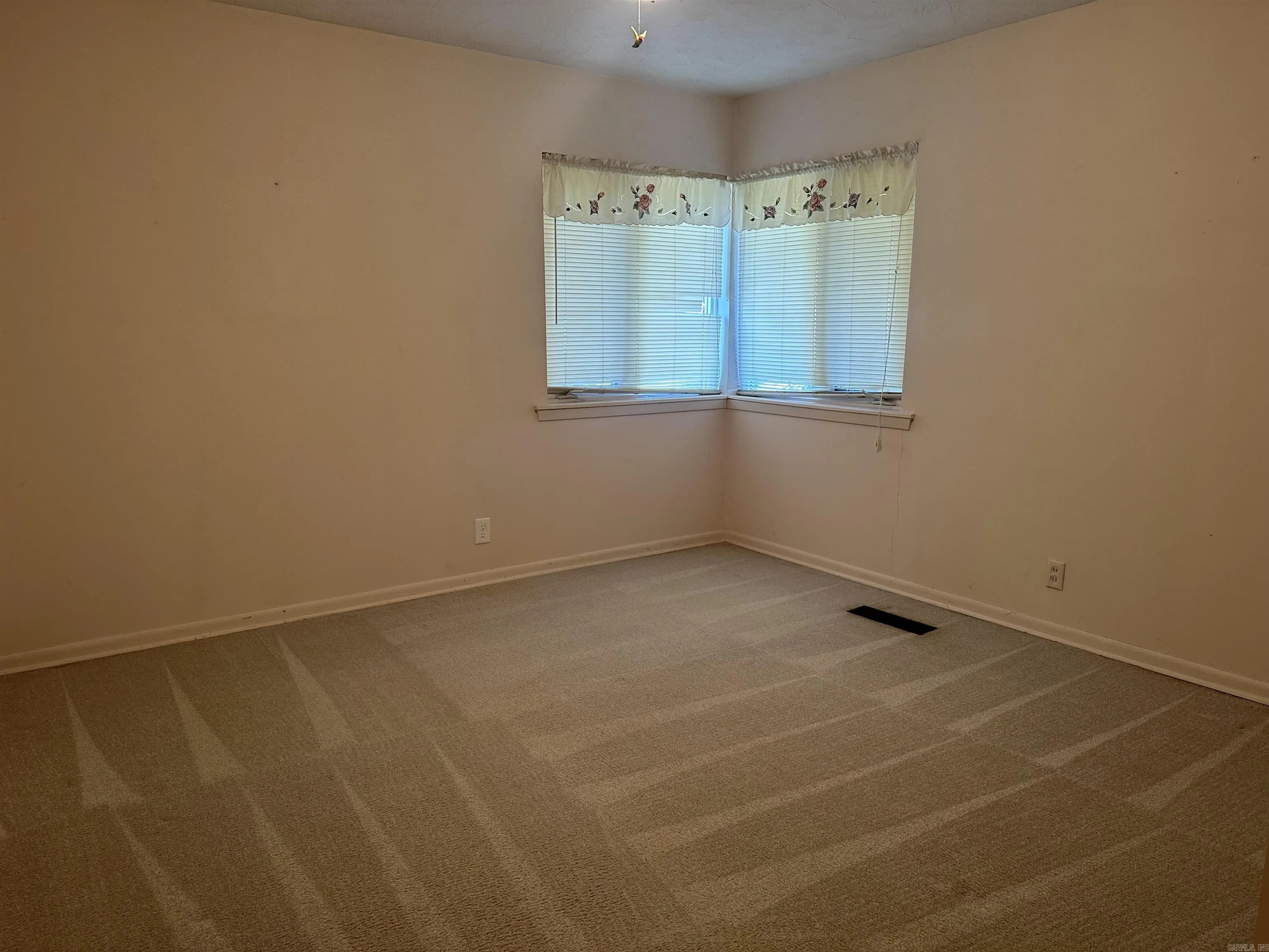 Property at 216  Trailwood - Image 15