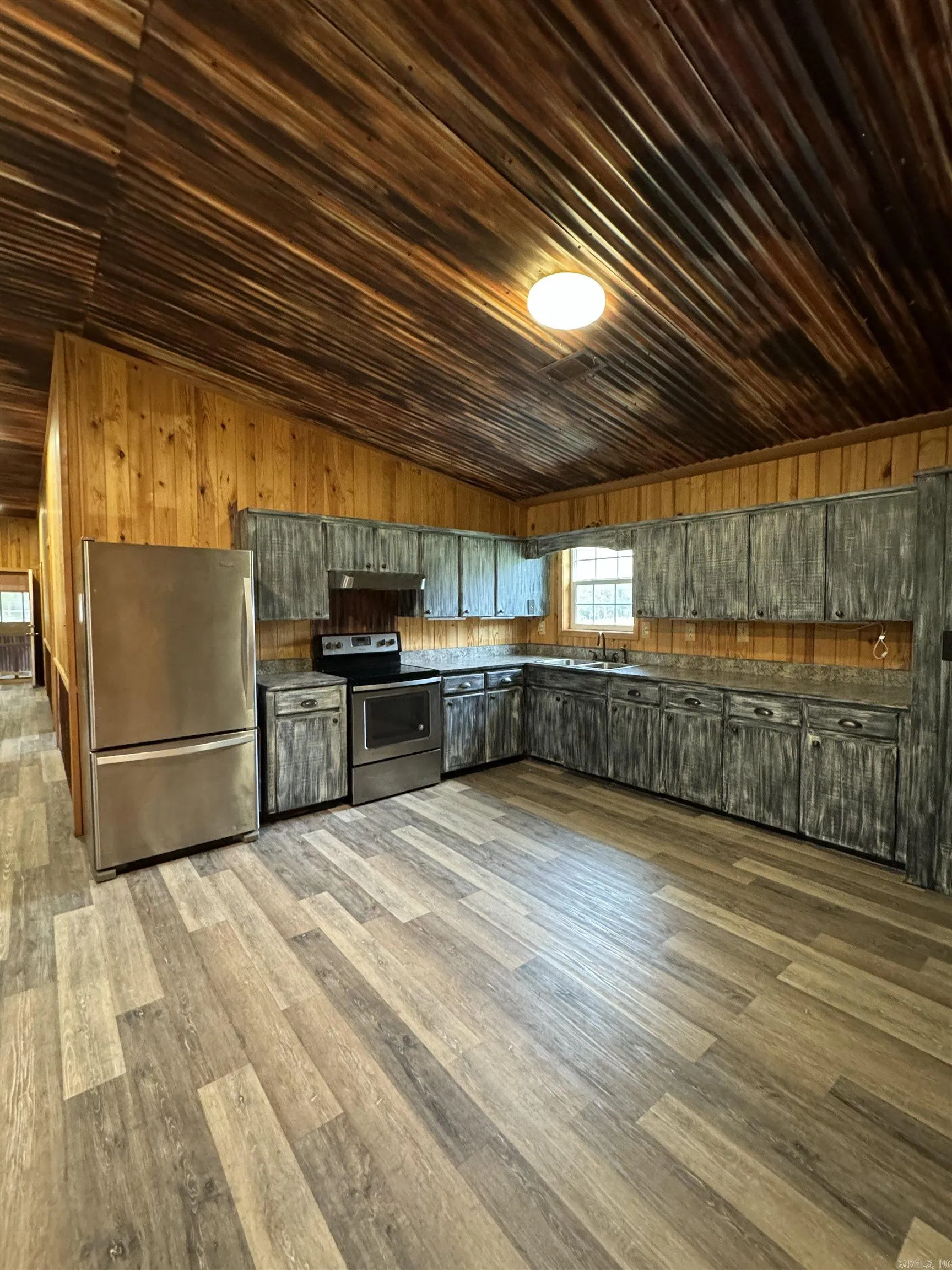 Property at 1201 N Cherry - Image 9