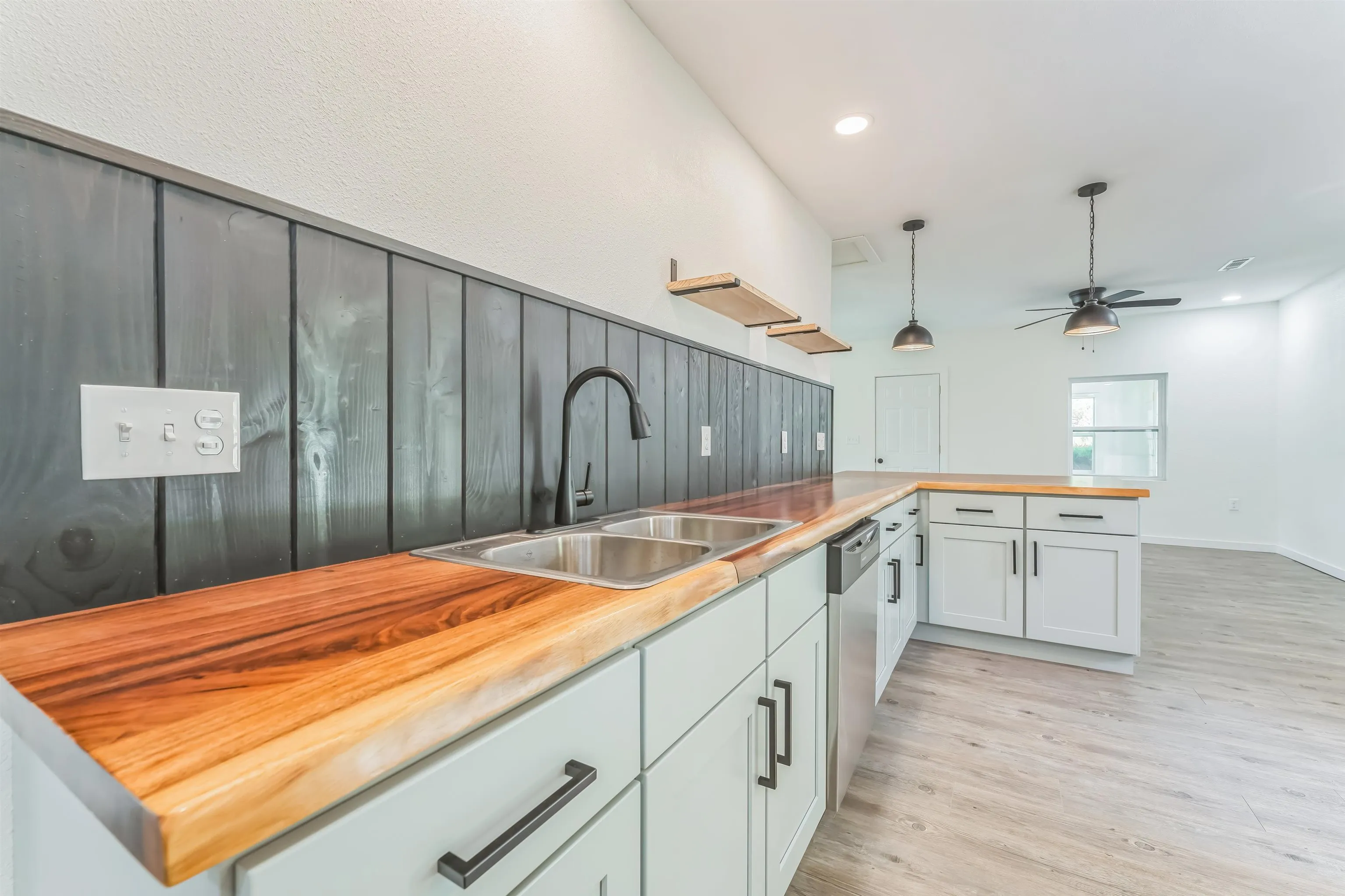 Property at 805  Gray - Image 26