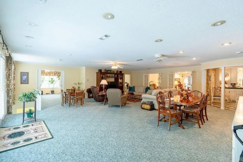 Property at 10  Hillcreek - Image 14