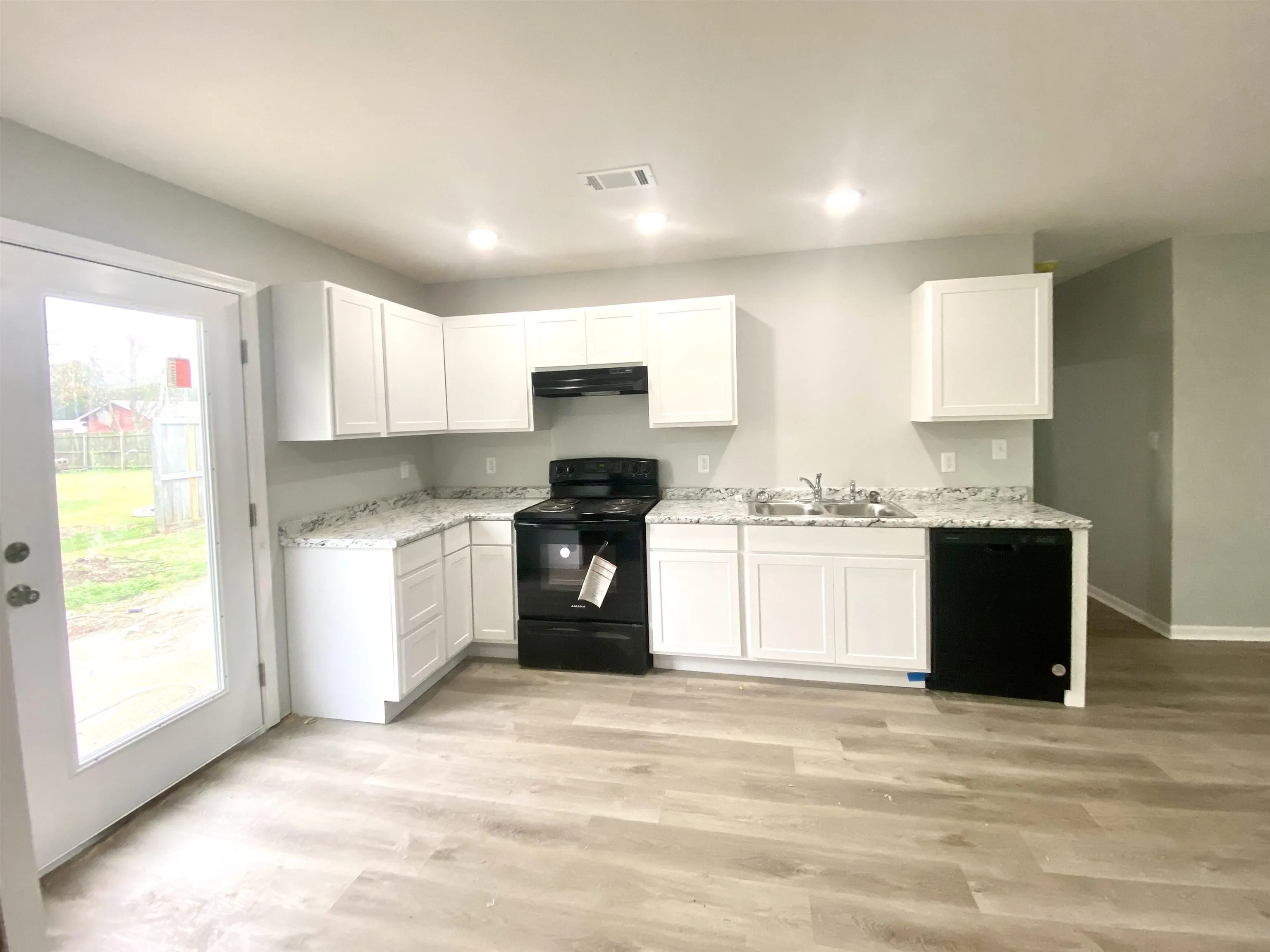 Property at 346  Cash - Image 4