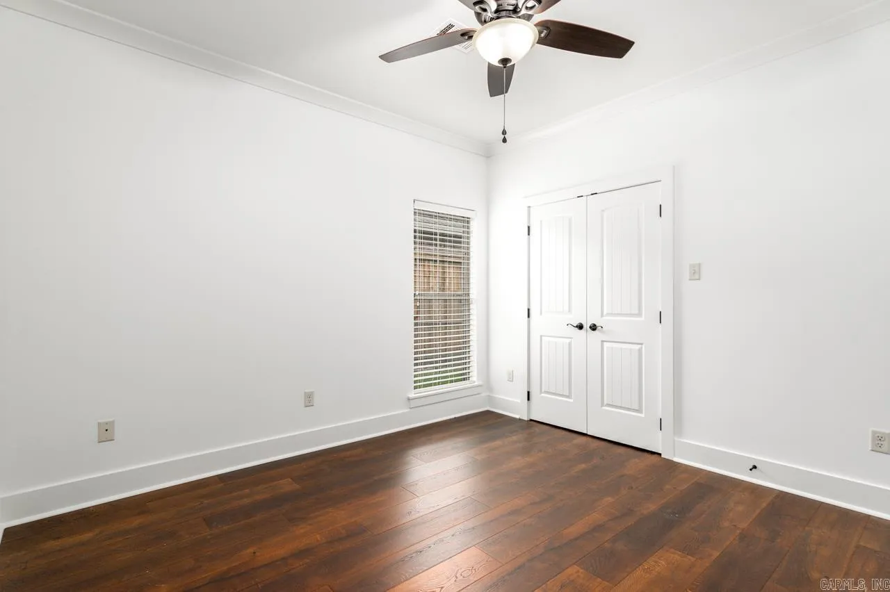 Property at 1115  Applewood - Image 34