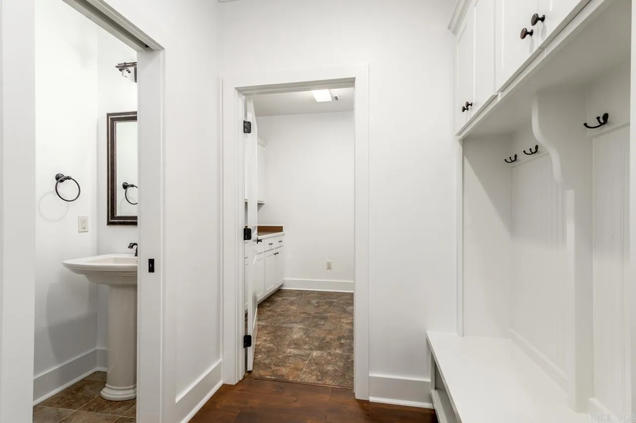 Property at 1115  Applewood - Image 20