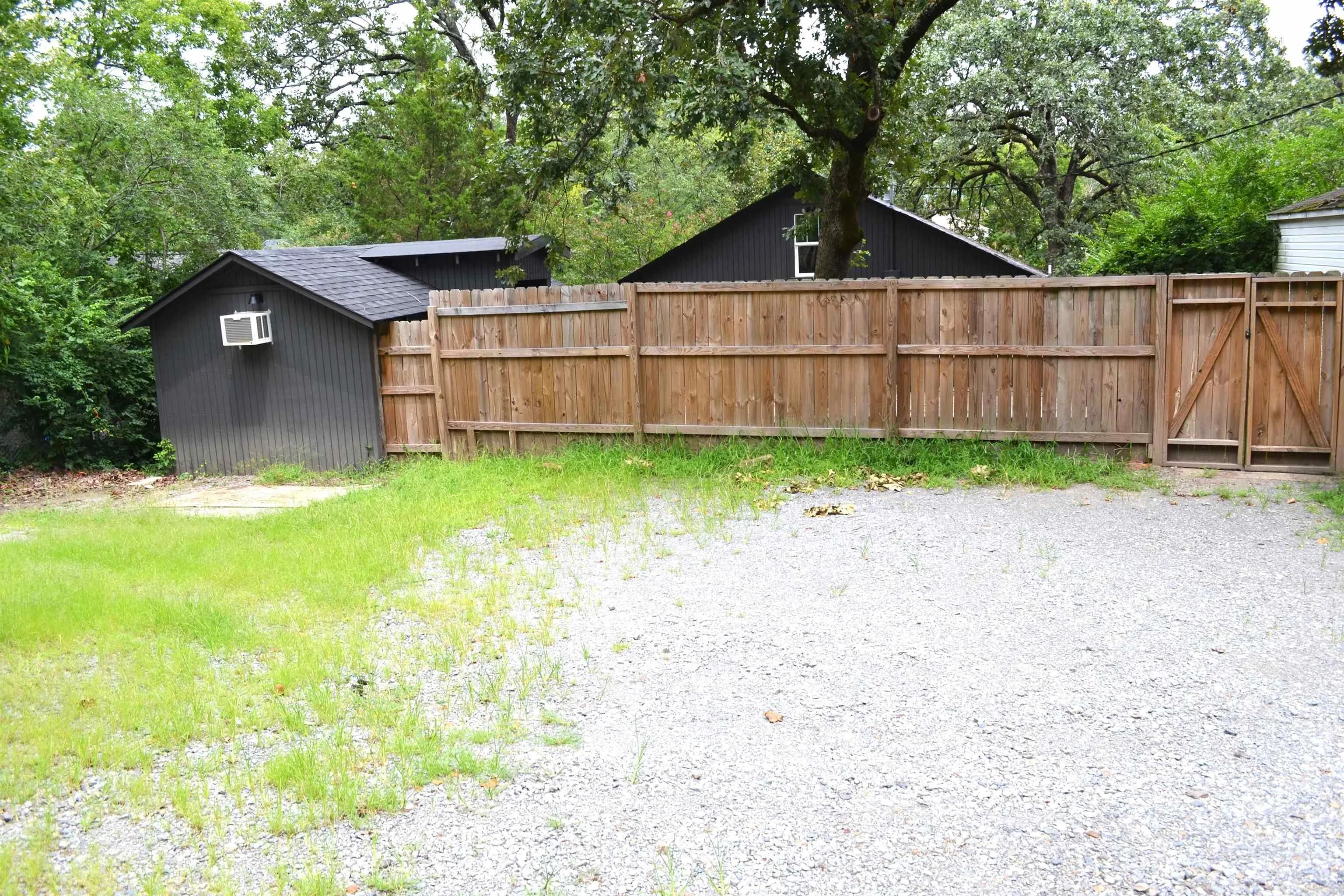 Property at 908 N Taylor - Image 11