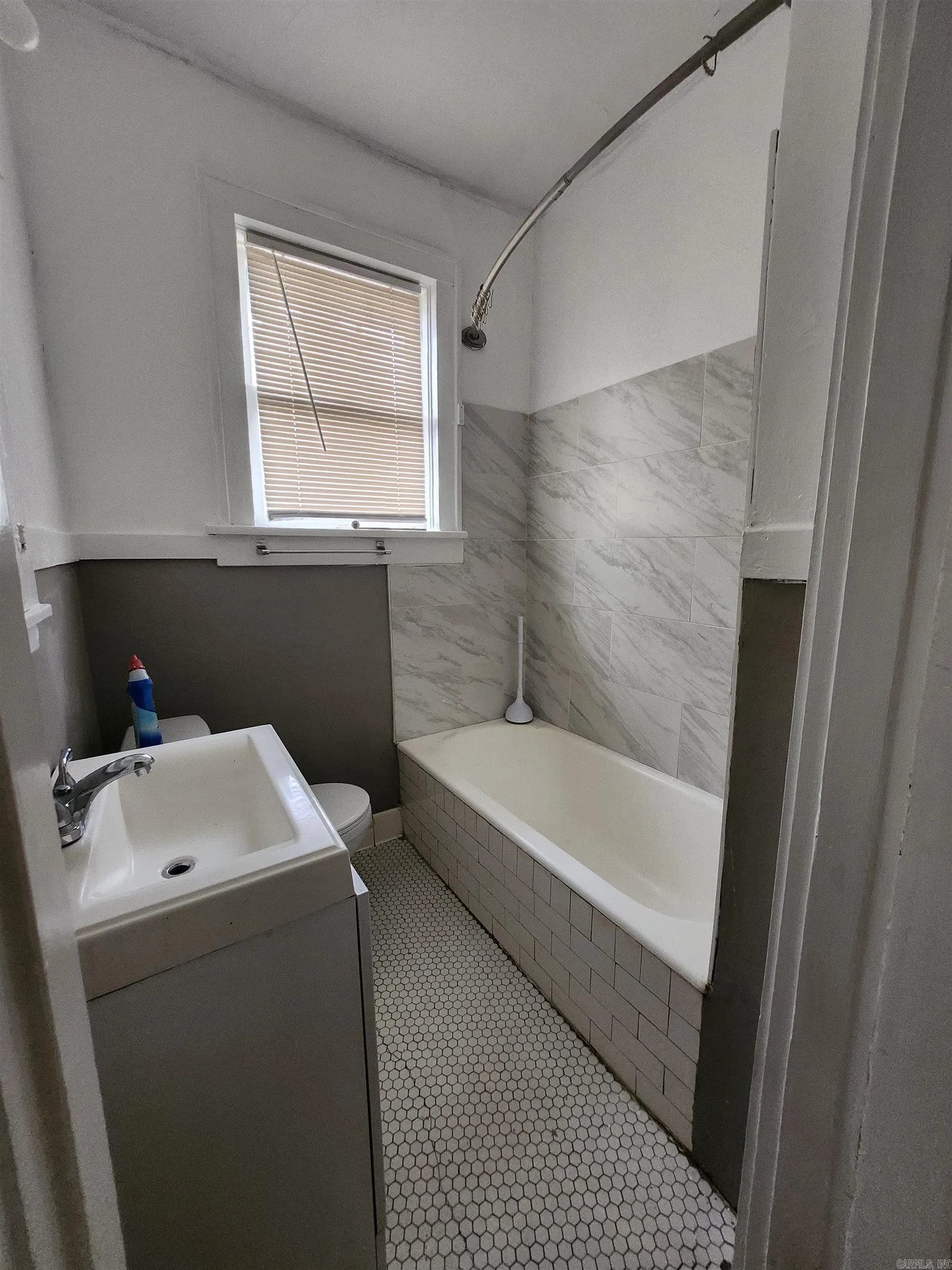 Property at 410  9th st - Image 10