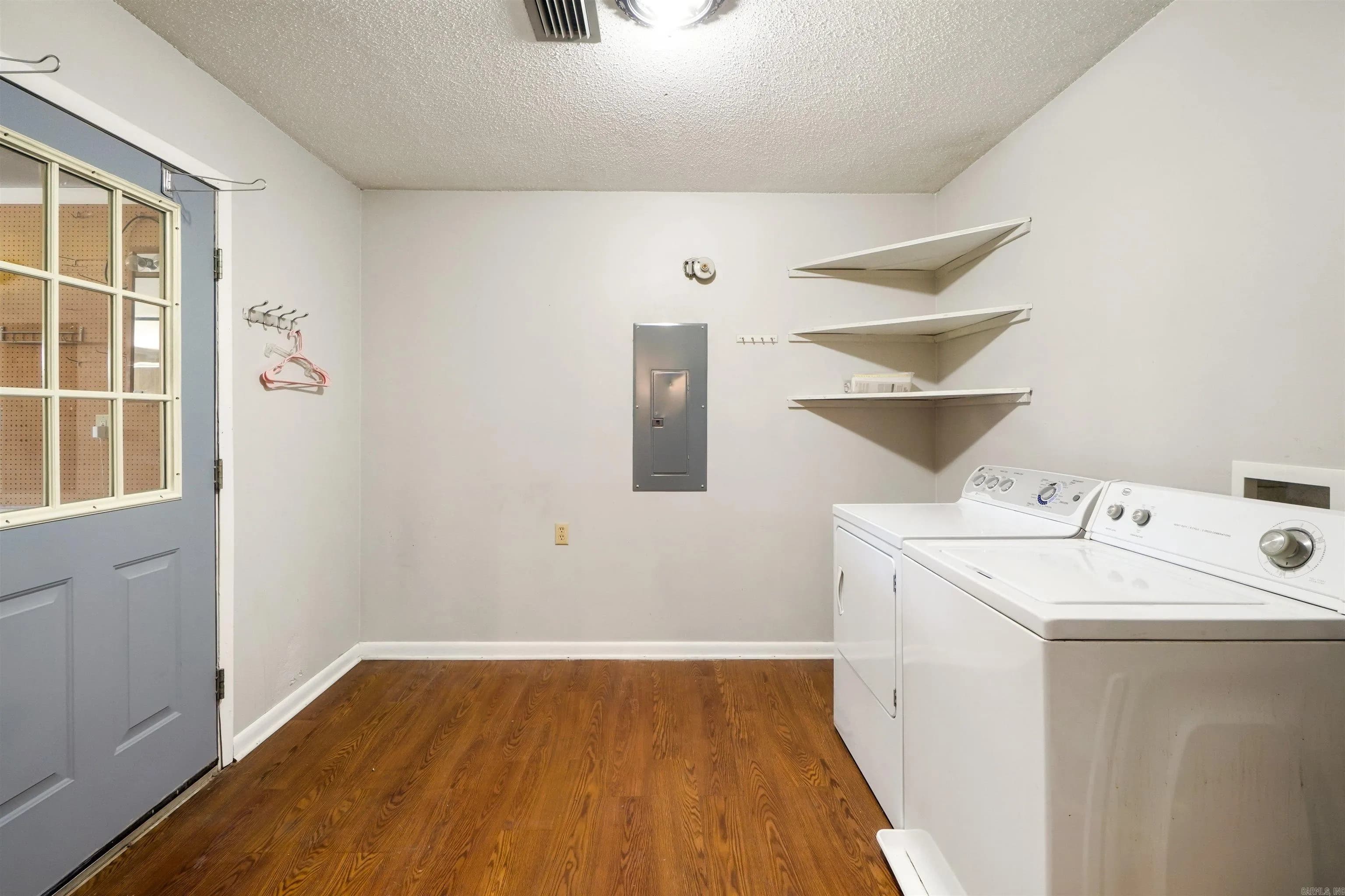 Property at 116  Oaklawn - Image 15