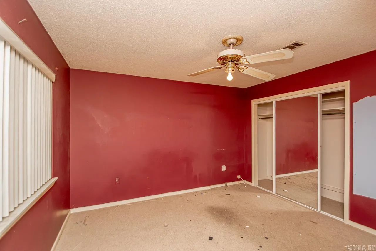 Property at 1003  N fir - Image 14