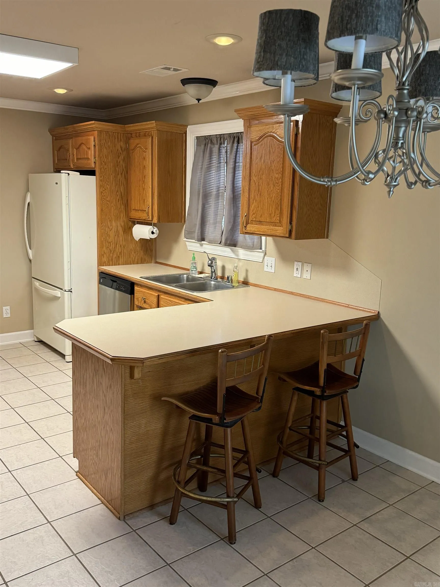 Property at 401  Dakota - Image 8