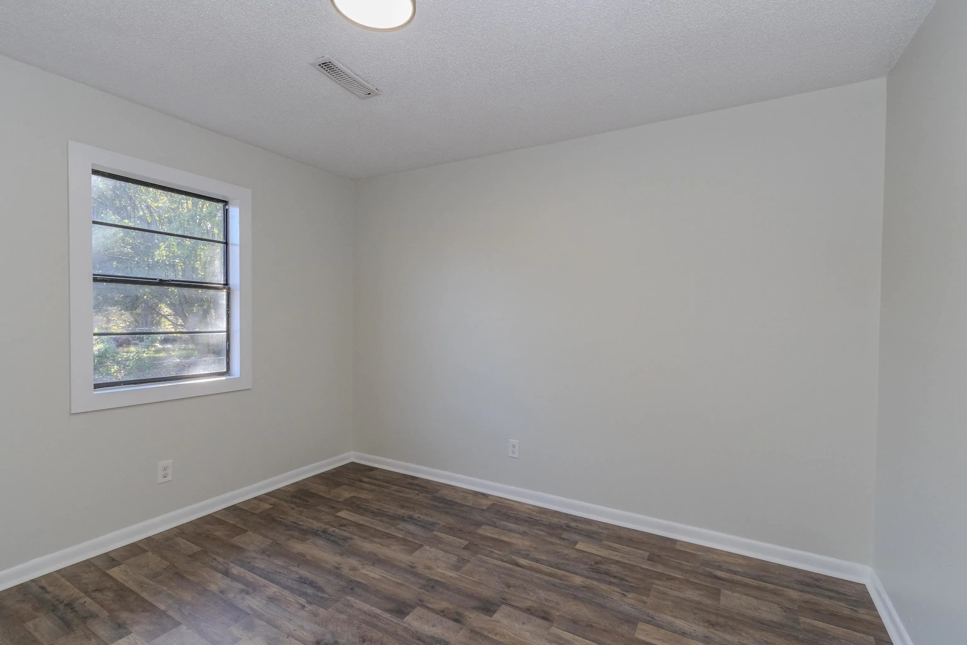 Property at 1102 S 3rd ave - Image 13