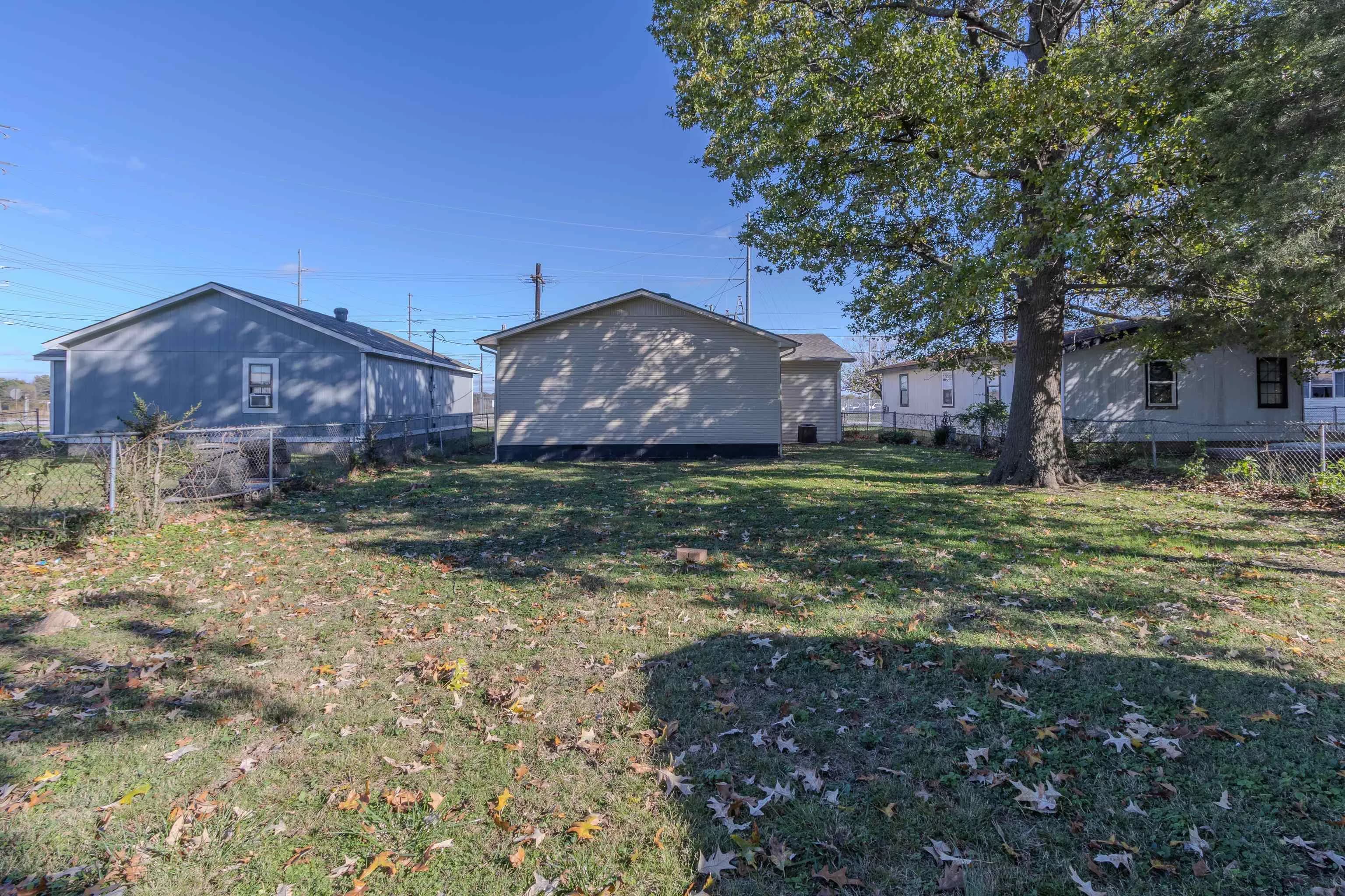 Property at 1102 S 3rd ave - Image 17
