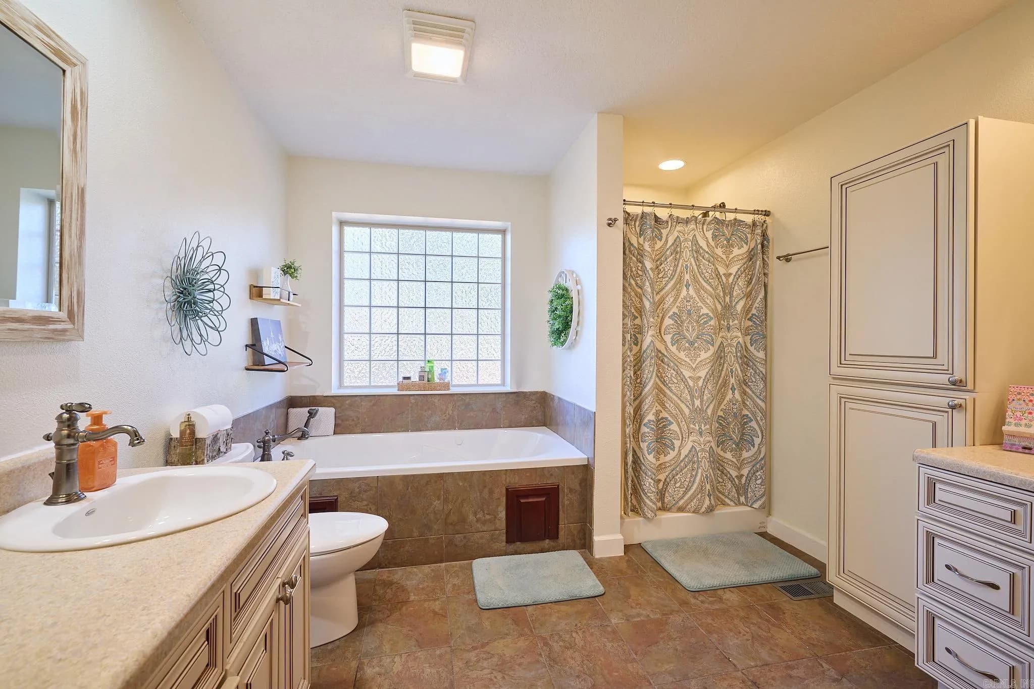 Property at 201  Wedgewood - Image 22
