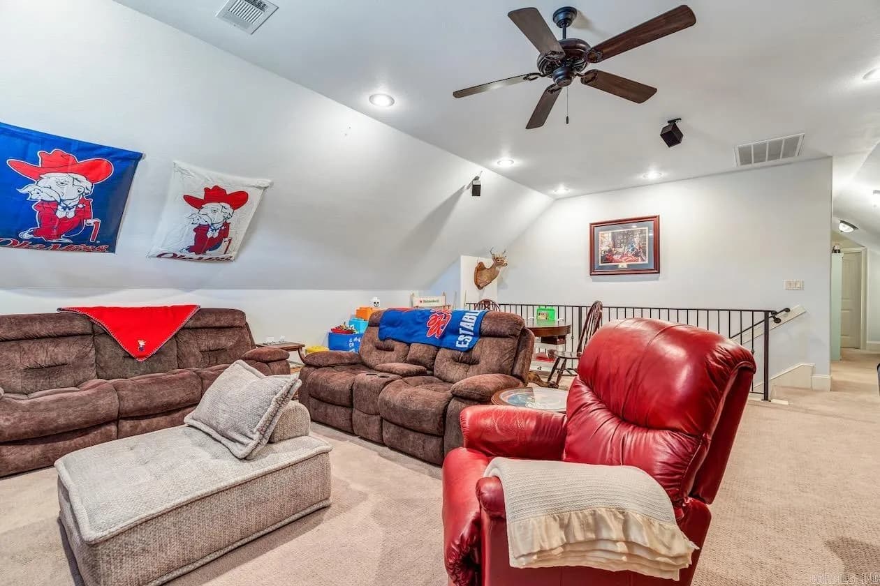 Property at 1022  Villa - Image 39