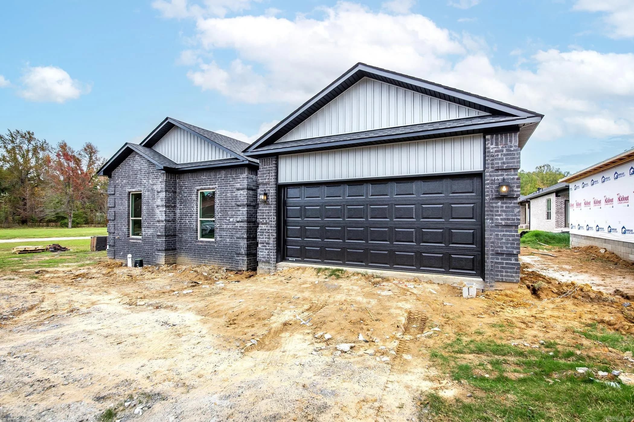 Property at 932  Villa vista - Image 2