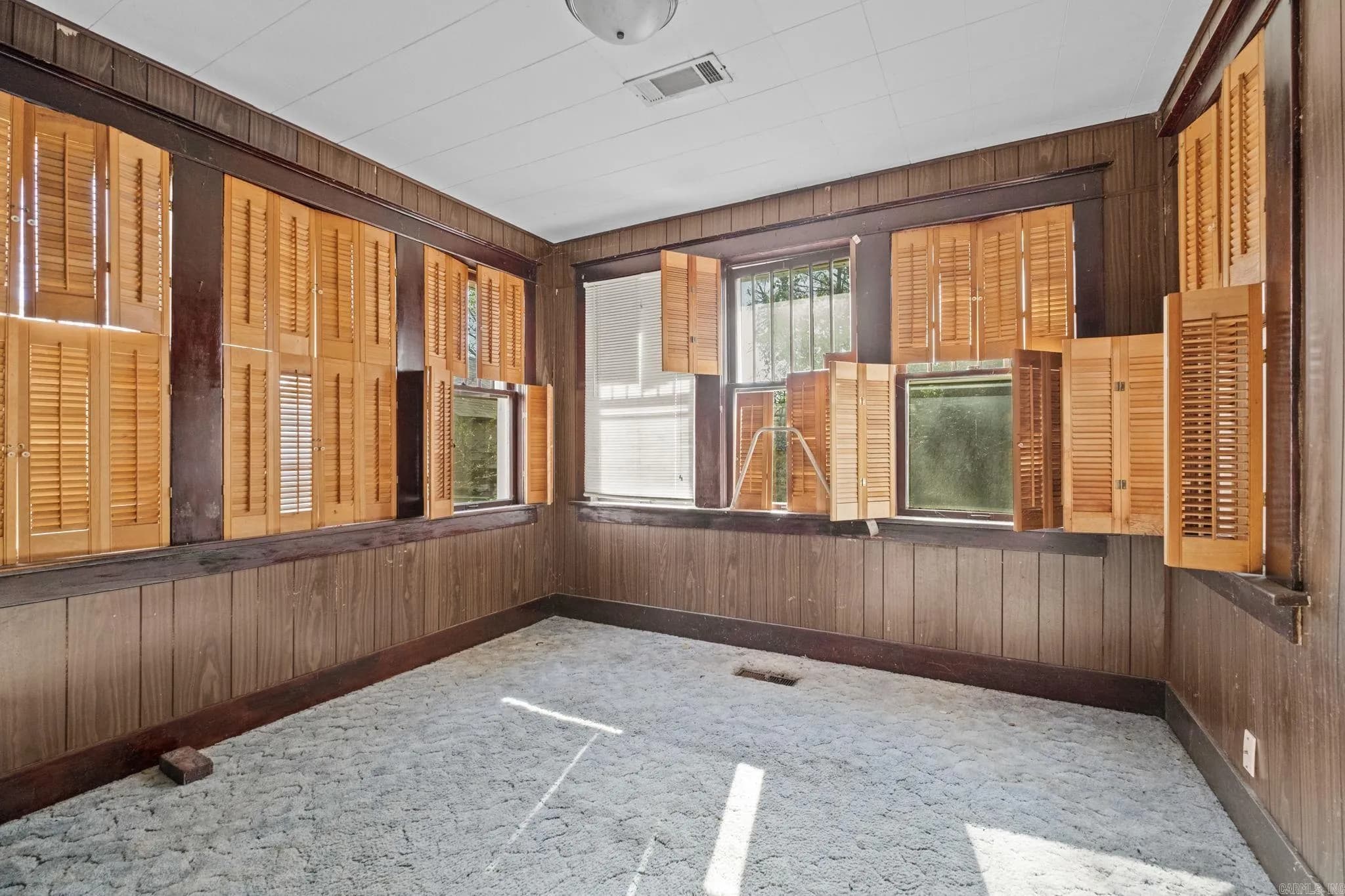 Property at 1300 E Maryland - Image 12