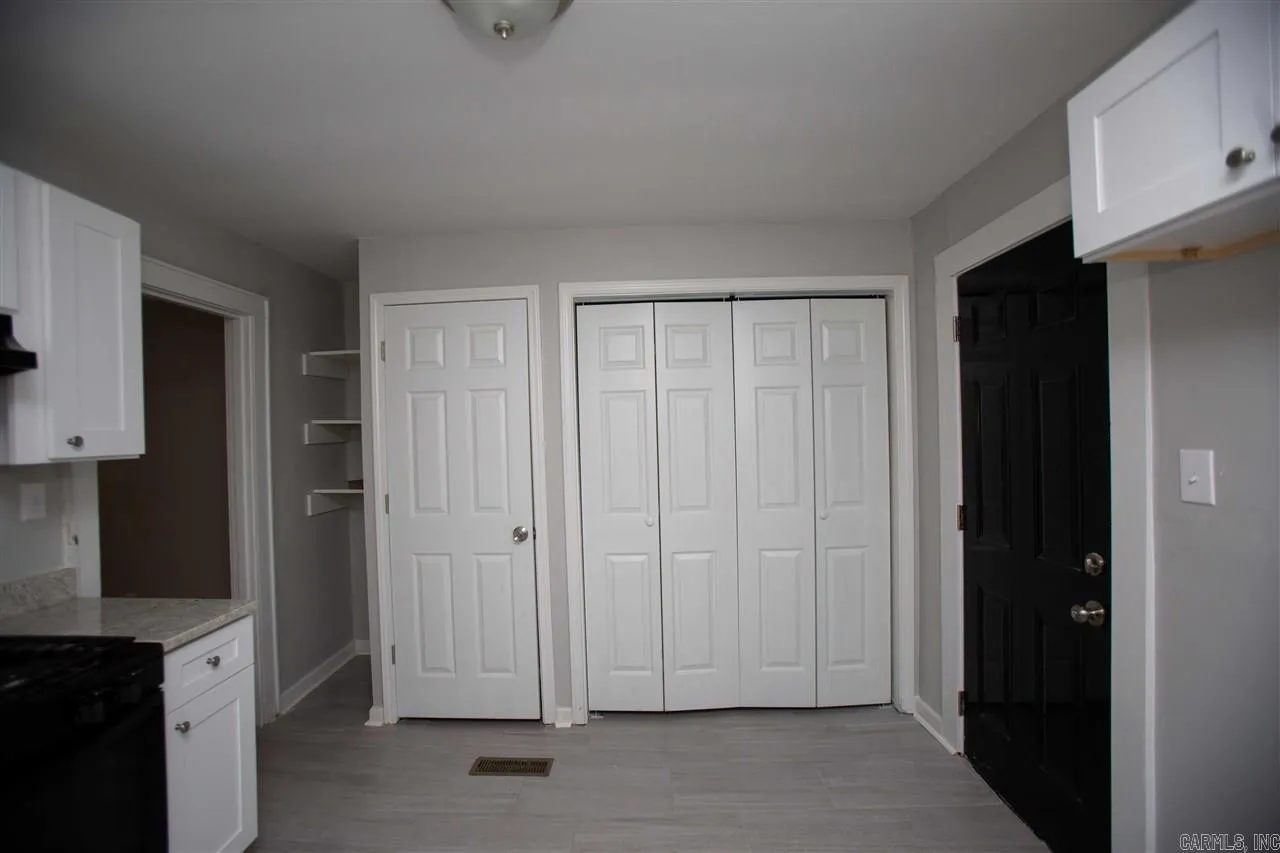 Property at 3024  Boyd - Image 9