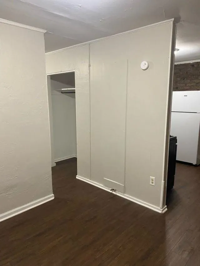 Property at 119 S Laurel - Image 3