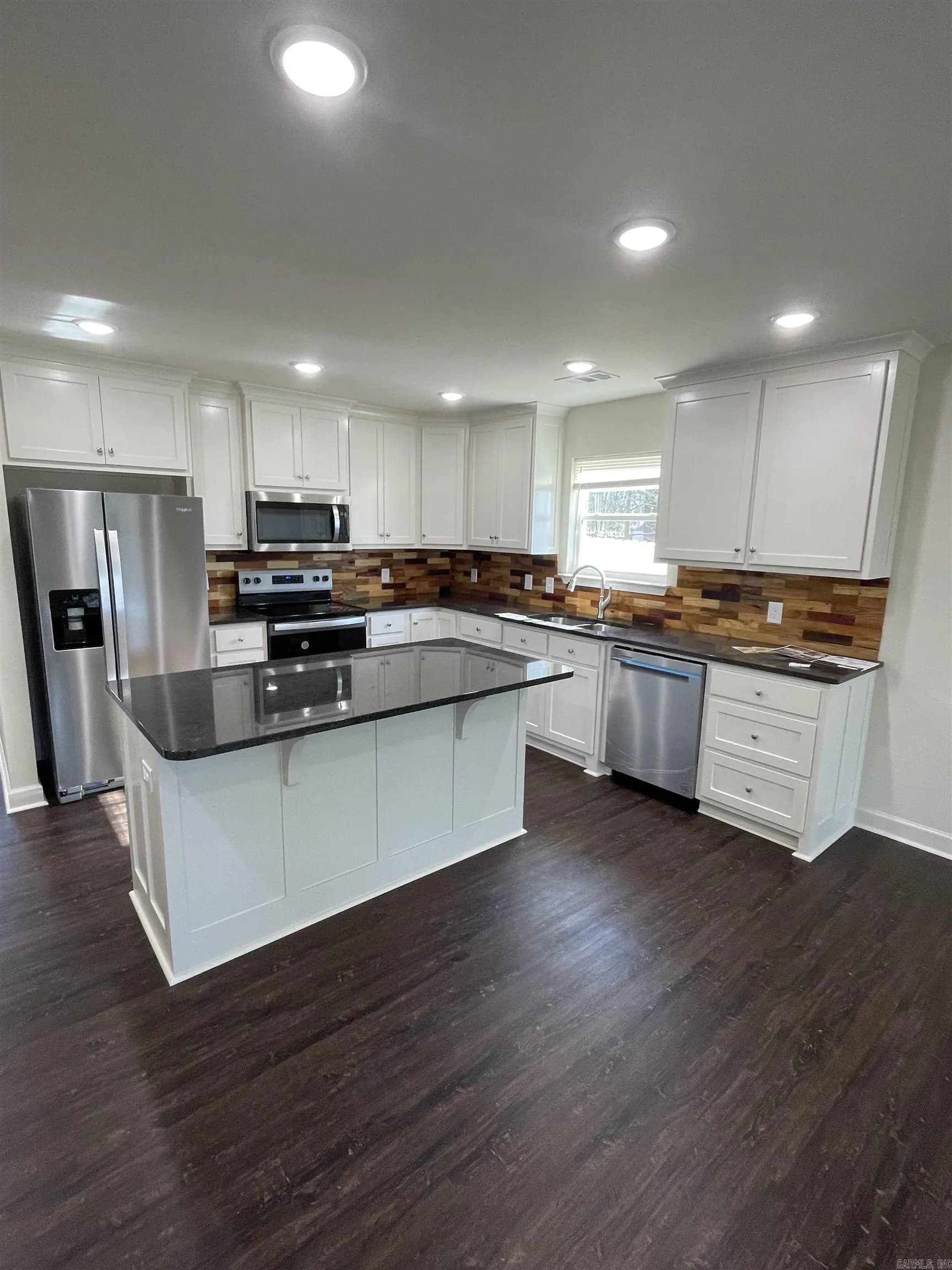 Property at 207 N Jackson - Image 7