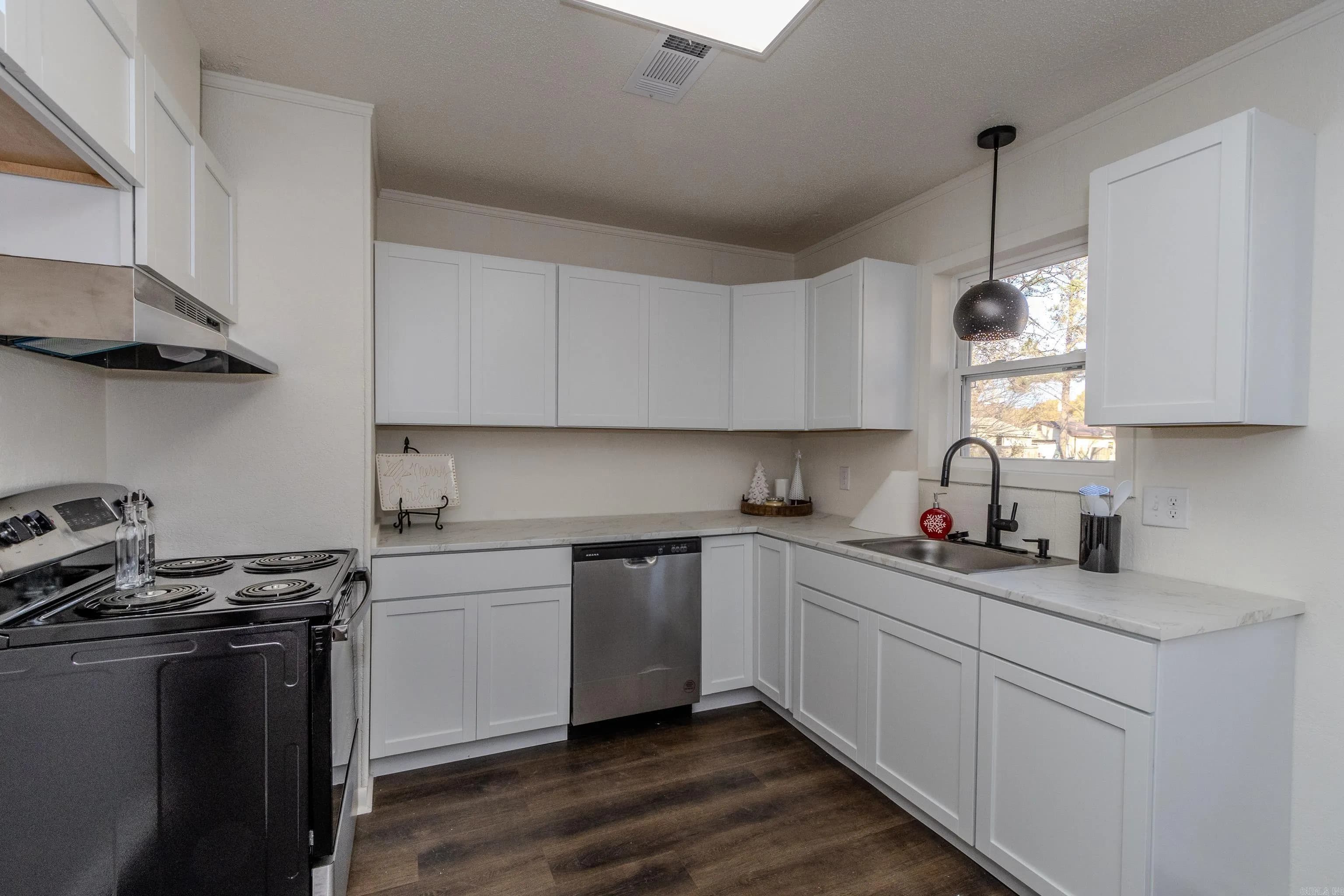 Property at 907  Sunrise - Image 3
