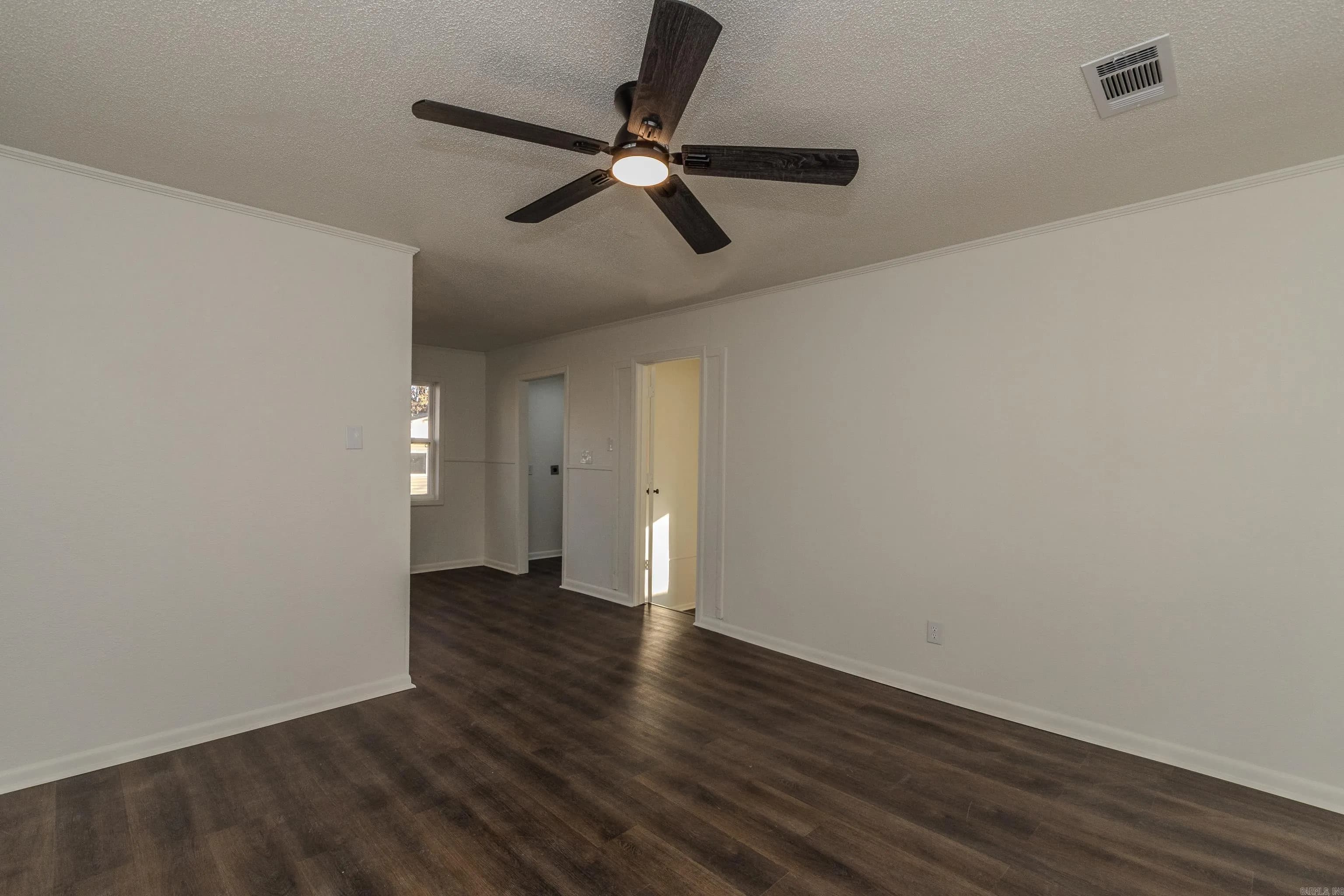 Property at 907  Sunrise - Image 6