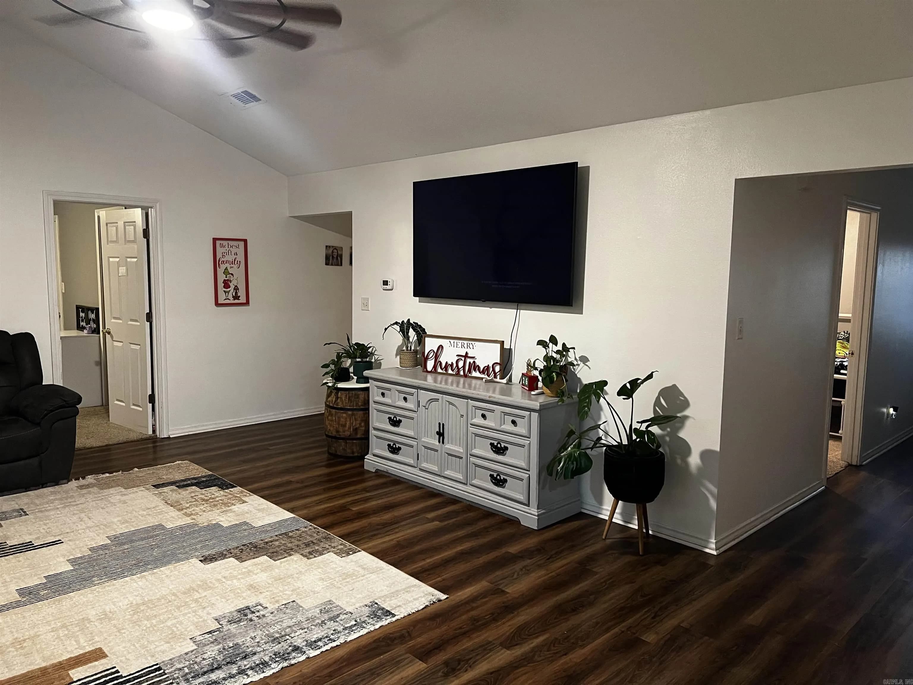 Property at 770  Hempstead 34 - Image 4