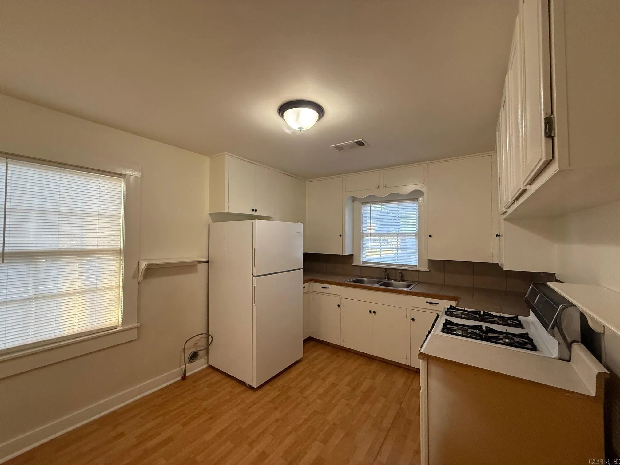 Property at 408 W Pine - Image 7