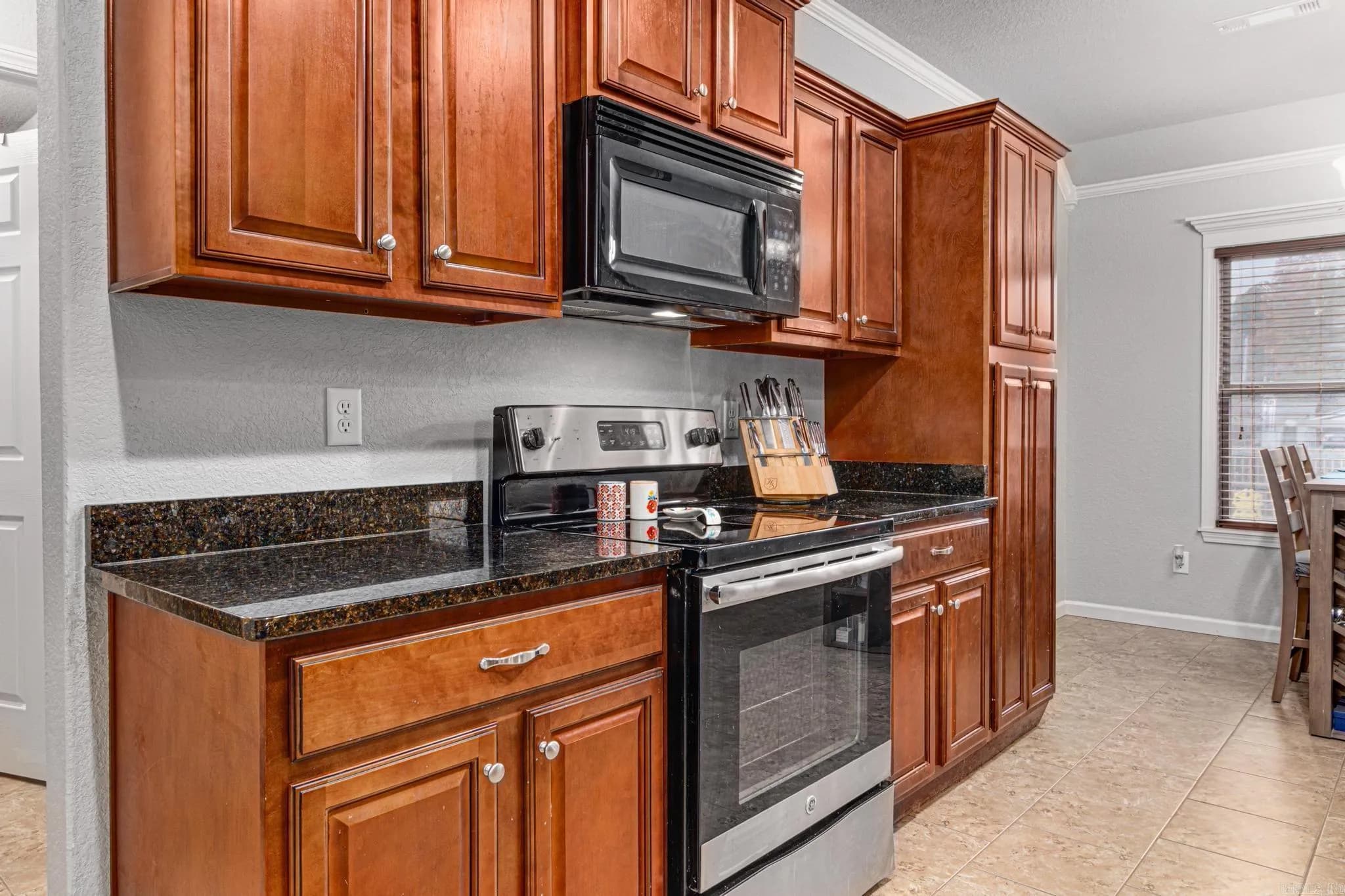 Property at 105  Sloan st. - Image 3