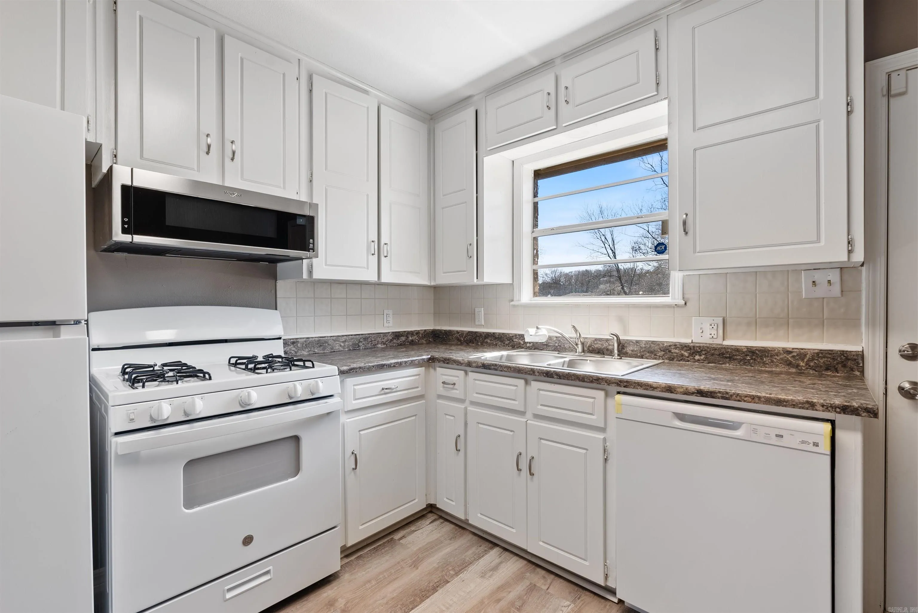 Property at 515  South rd apt.b - Image 7