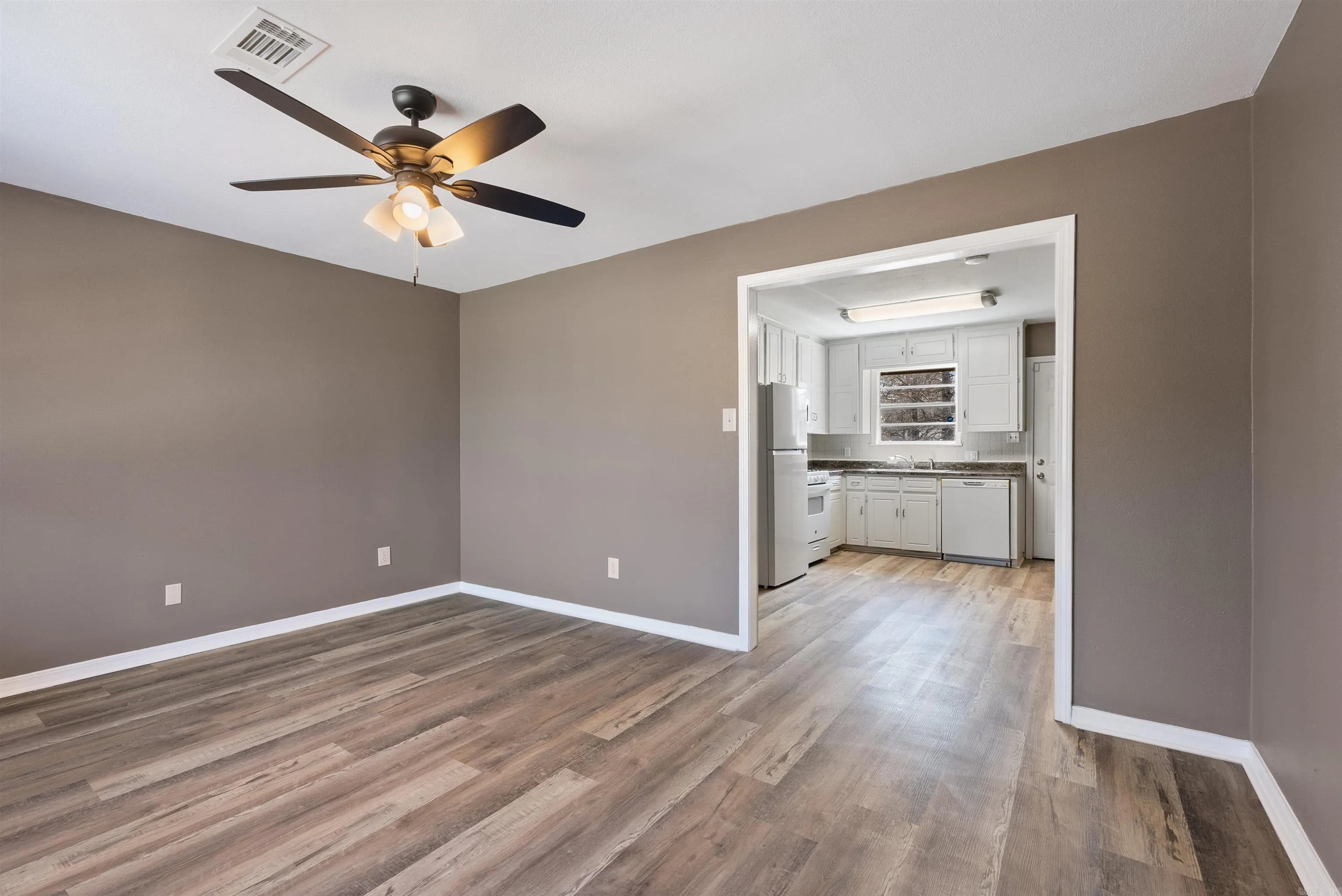 Property at 515  South rd apt.b - Image 5