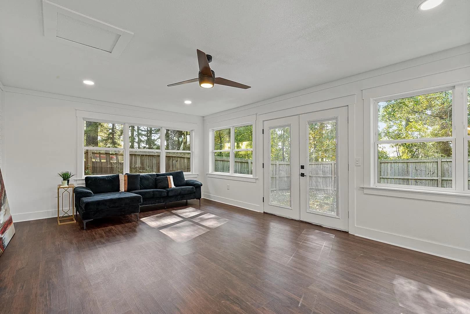 Property at 5301  Harrisburg - Image 24