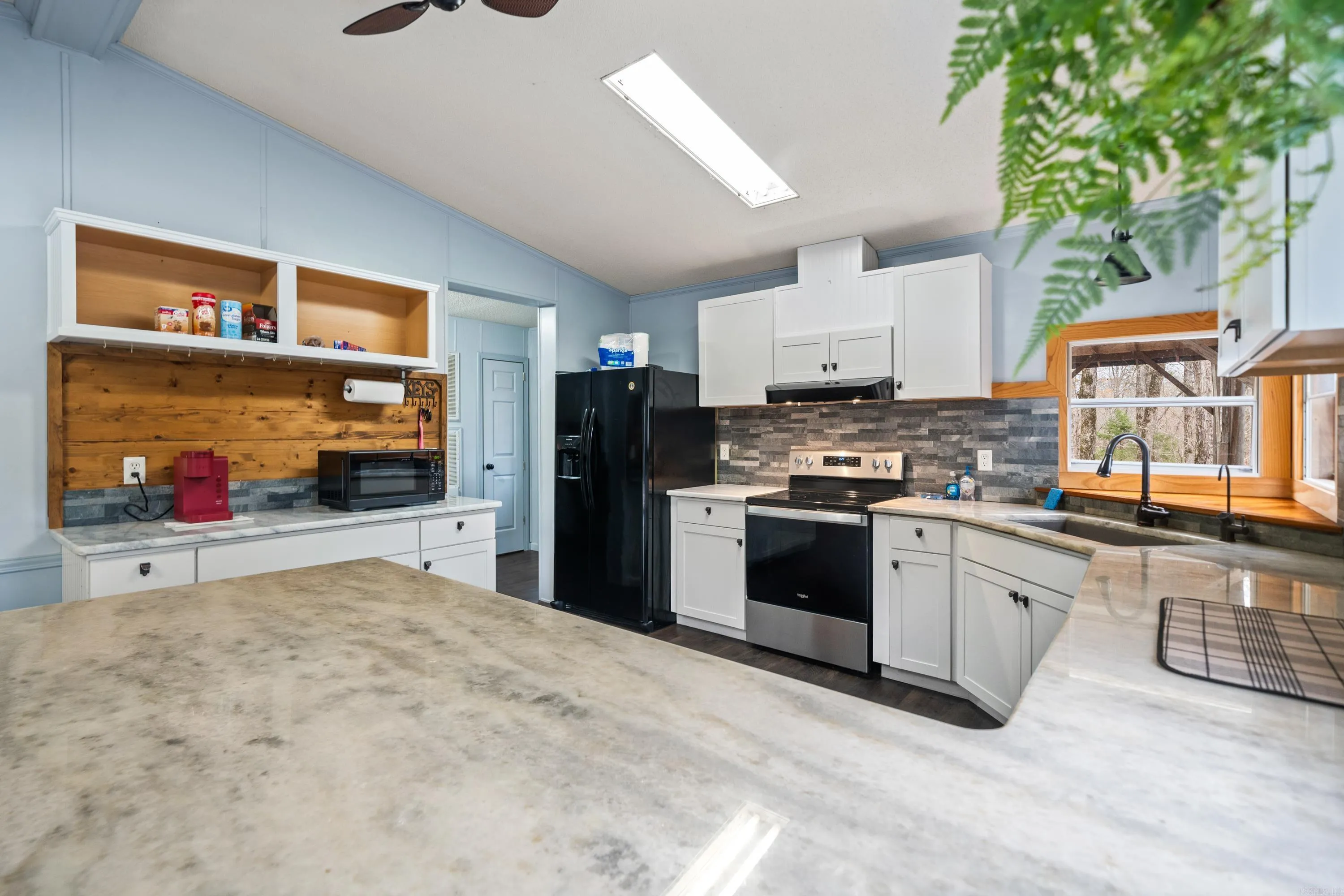Property at 173  Mary ellen - Image 16