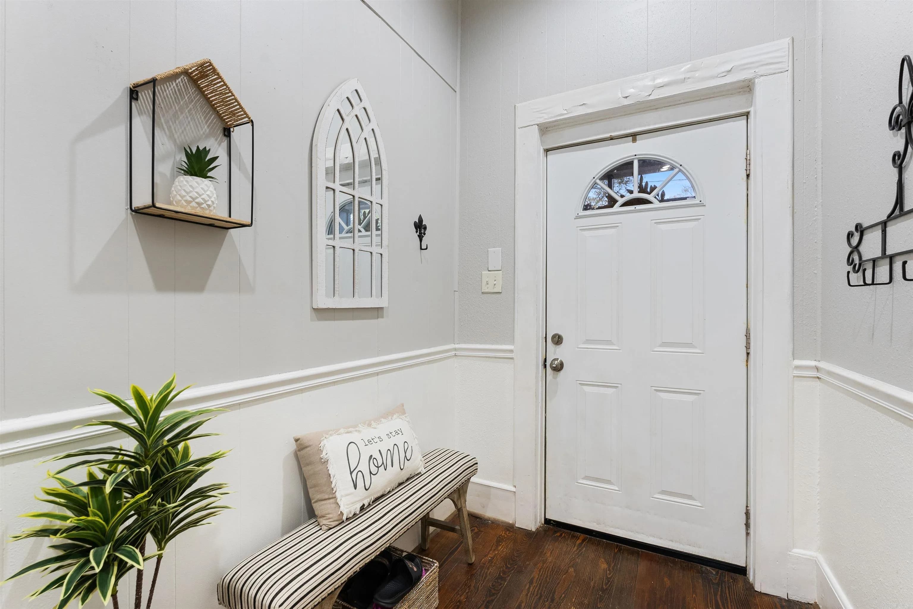 Property at 207 S Laurel st - Image 6