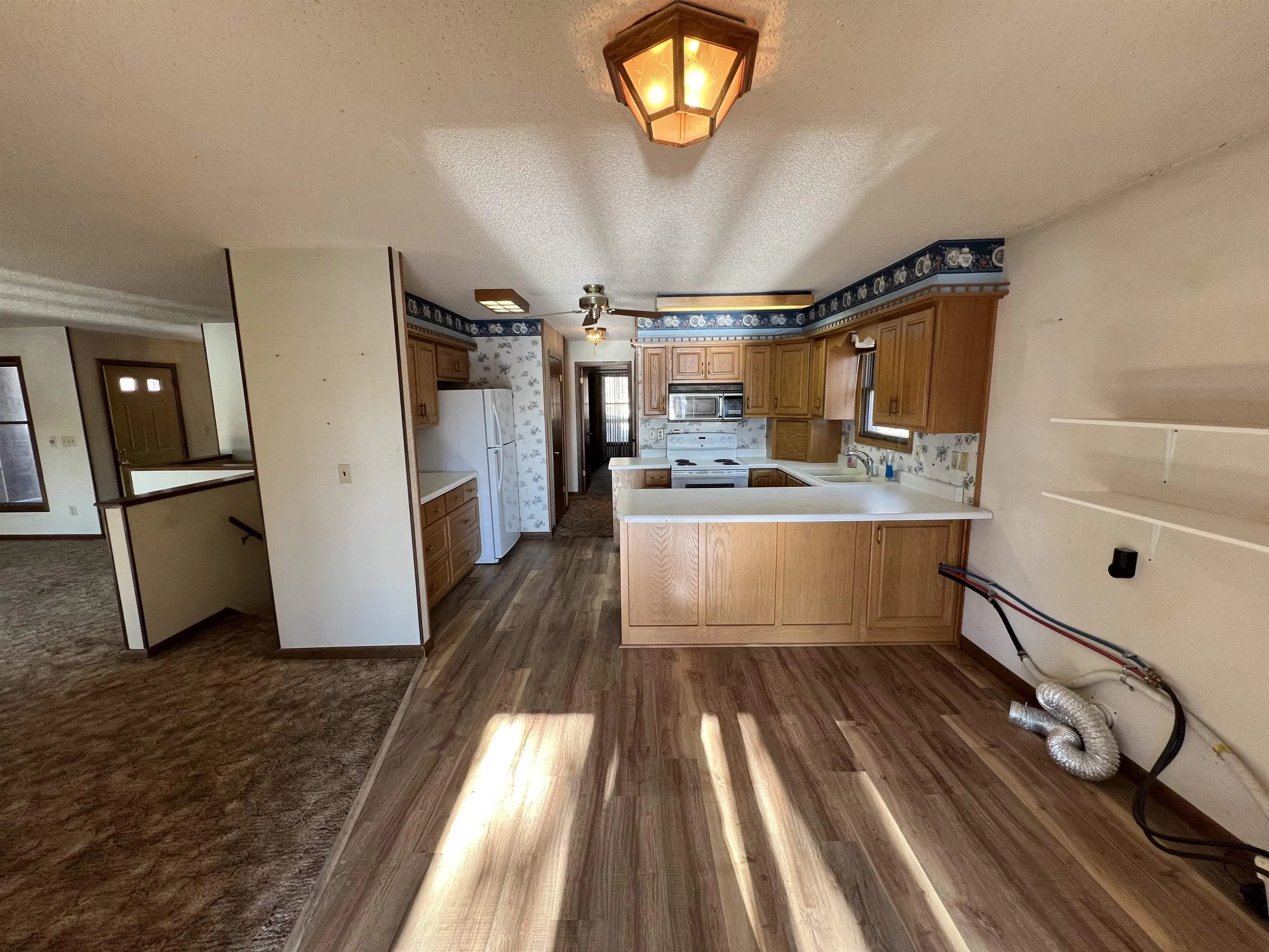 Property at 206 E Lakeshore - Image 9