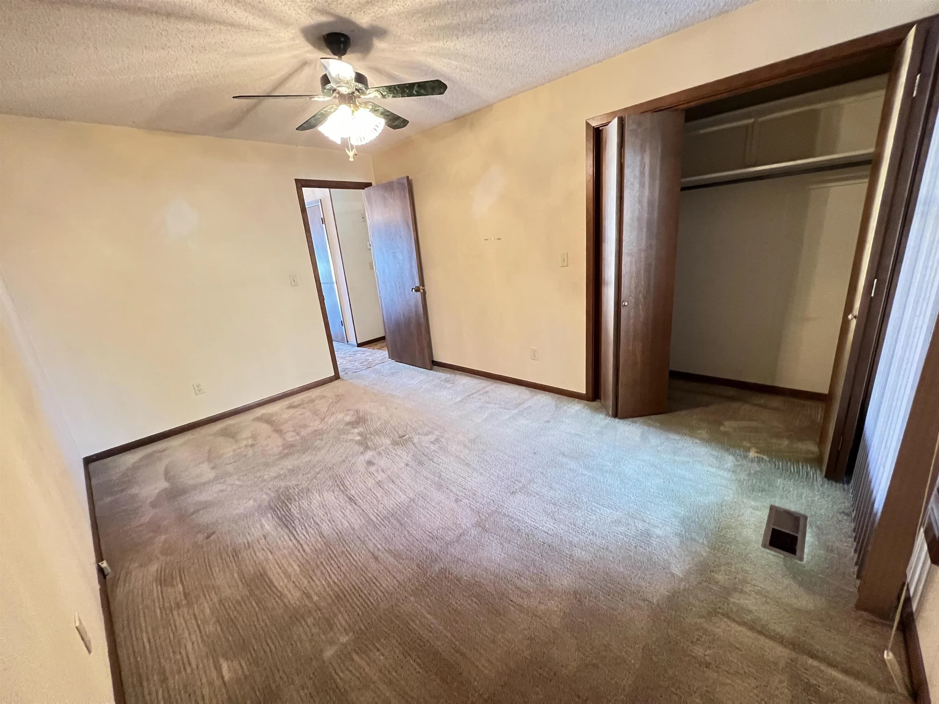 Property at 206 E Lakeshore - Image 29
