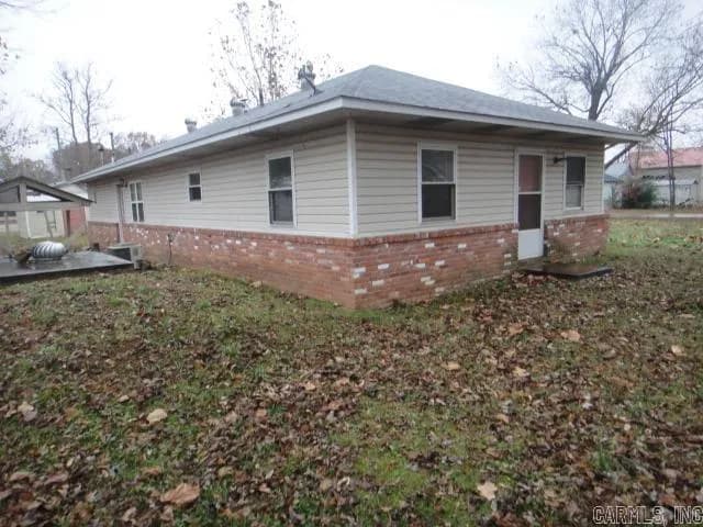 Property at 102 S Smith - Image 7