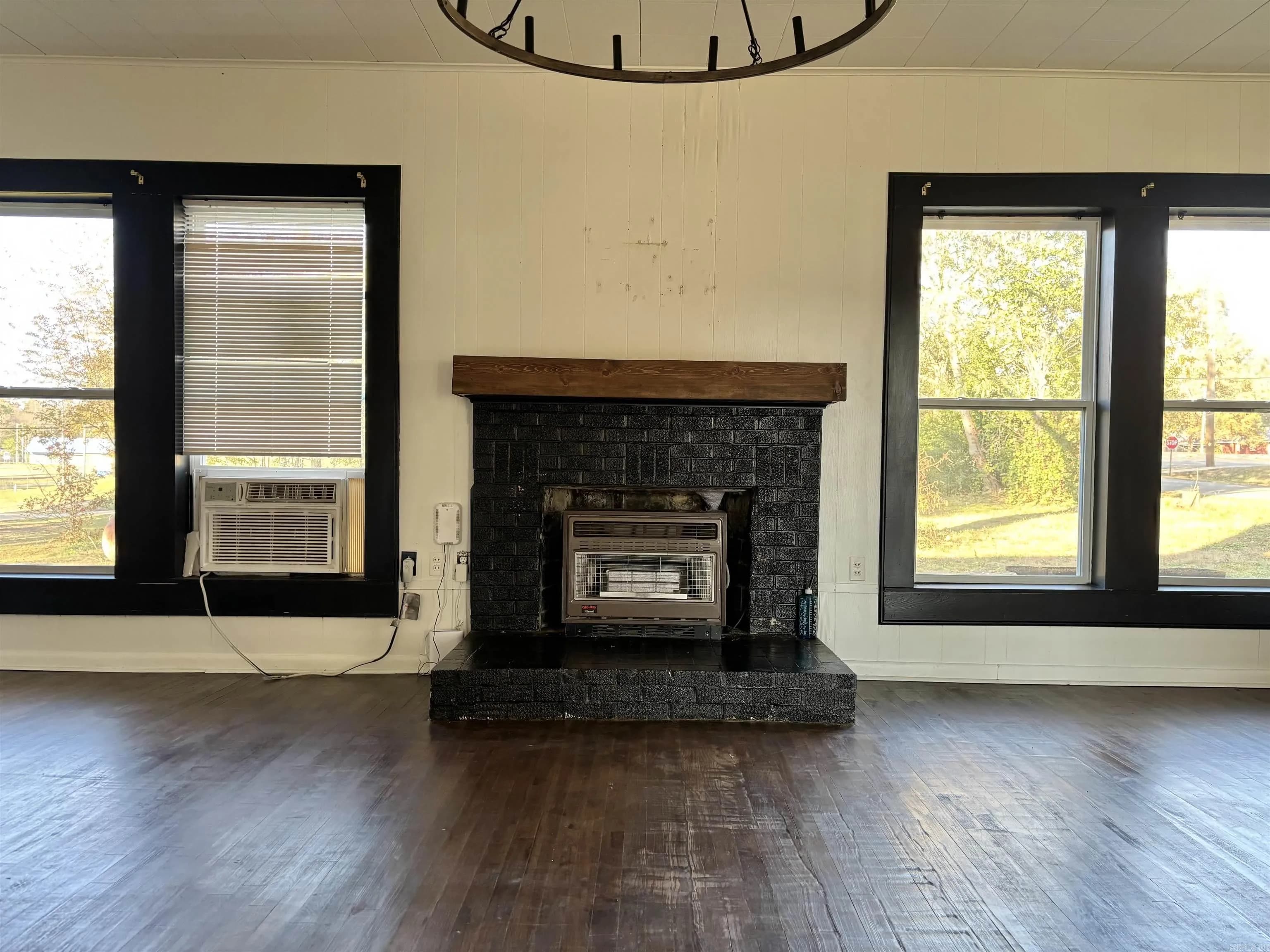 Property at 307  Missouri - Image 10