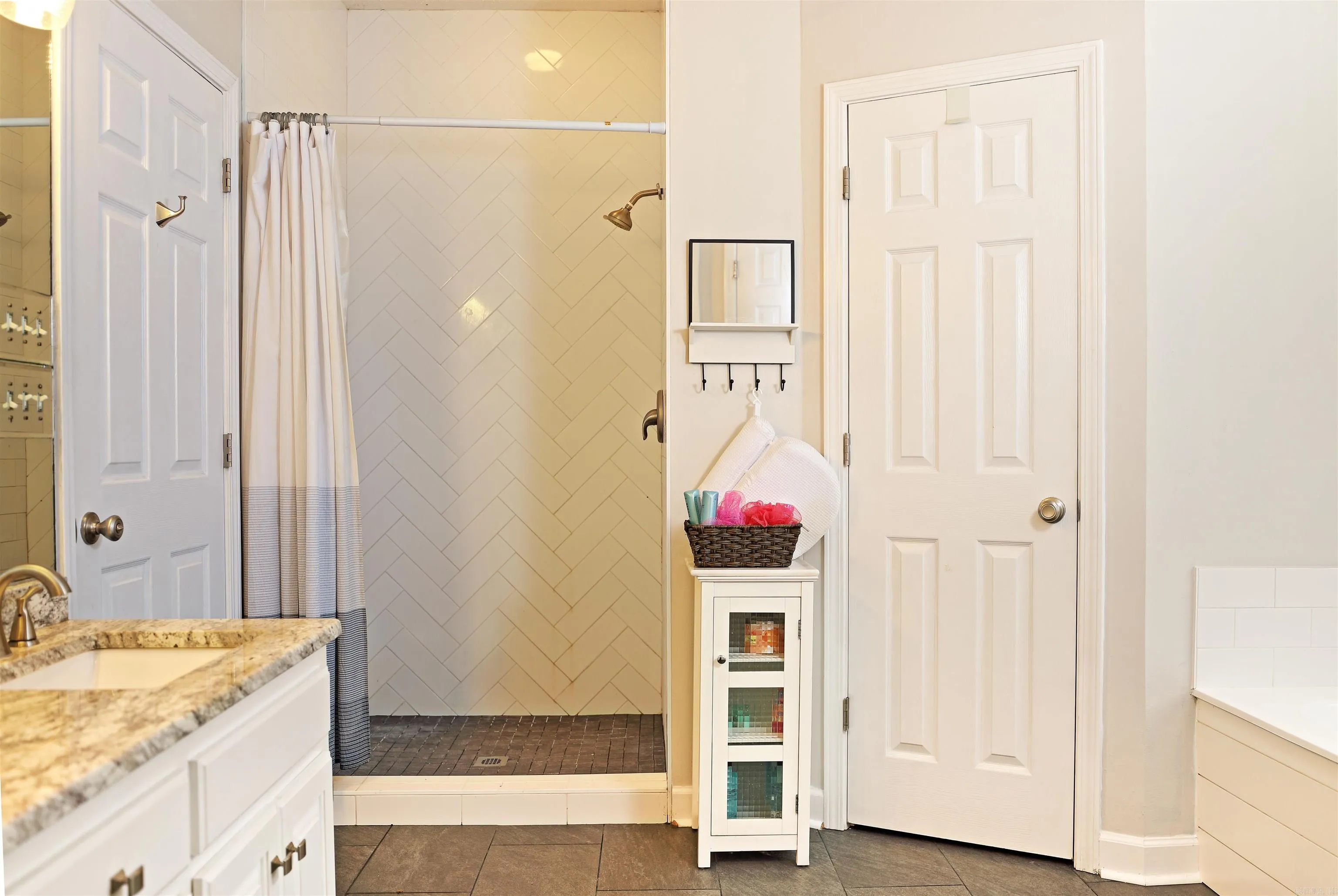 Property at 206  Opie - Image 21