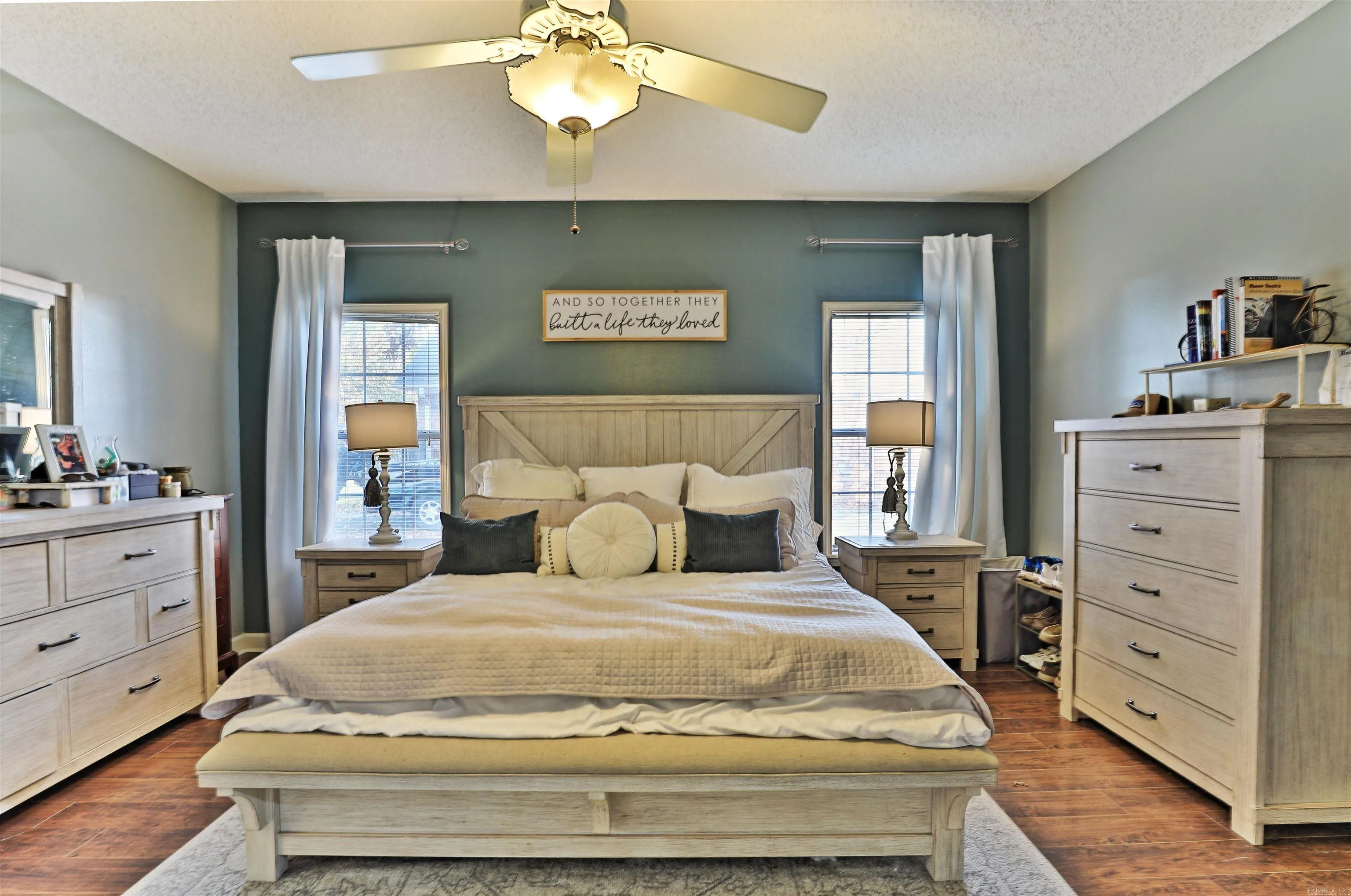 Property at 206  Opie - Image 17