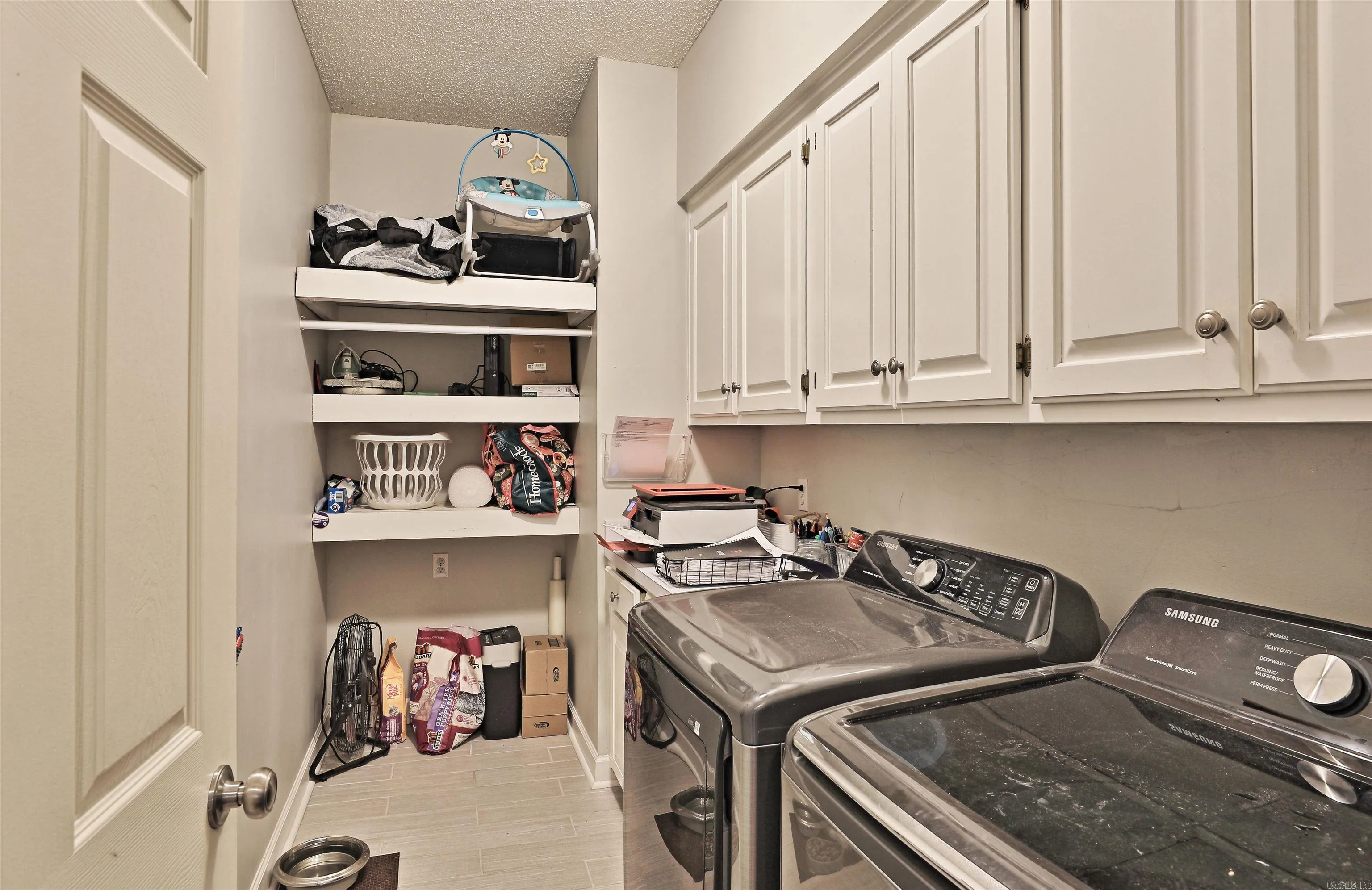 Property at 206  Opie - Image 29