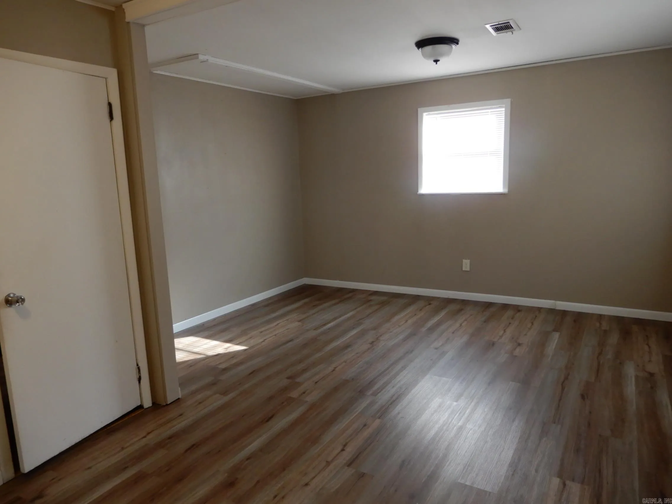 Property at 720  Maple - Image 23