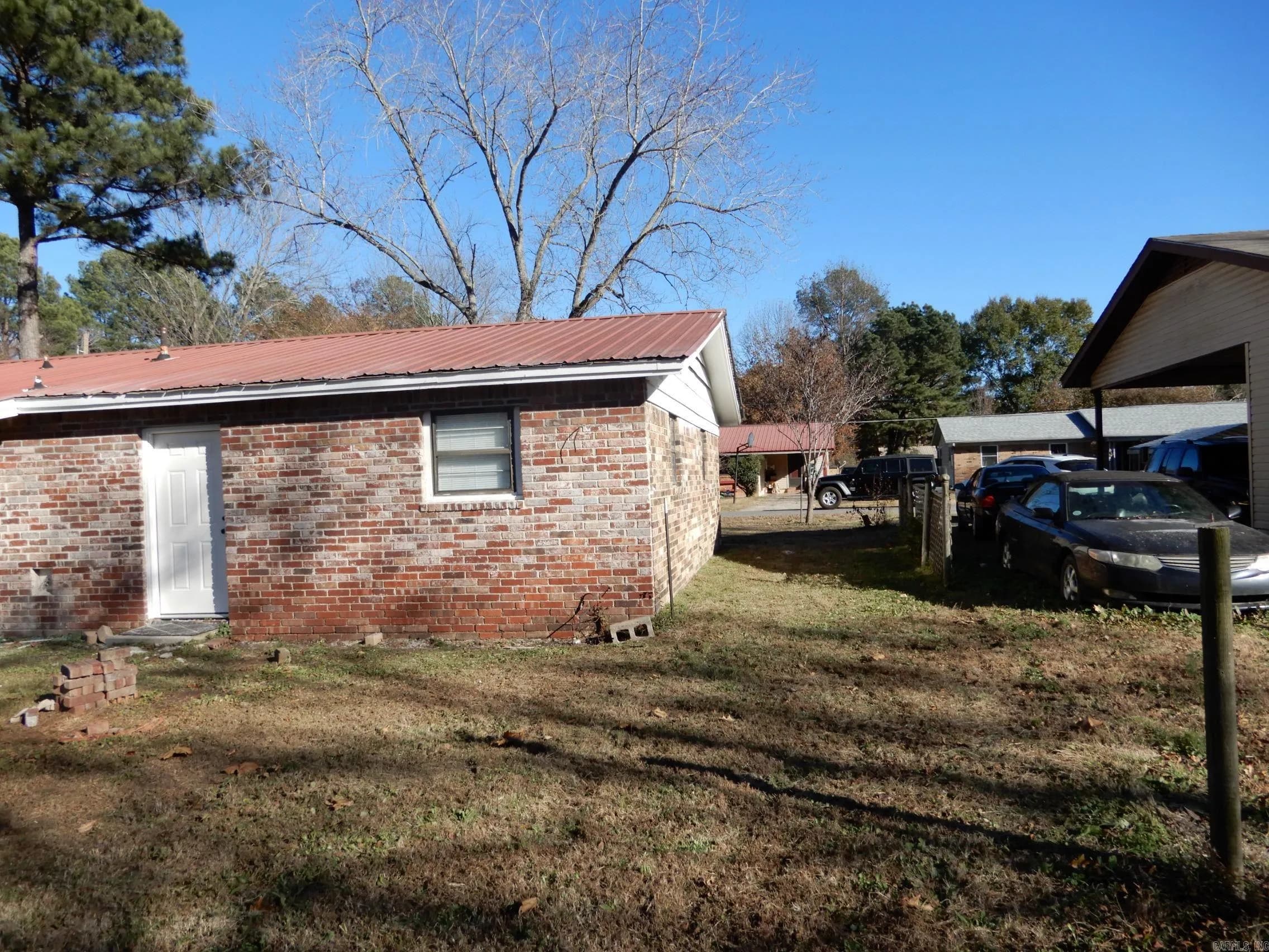 Property at 720  Maple - Image 7