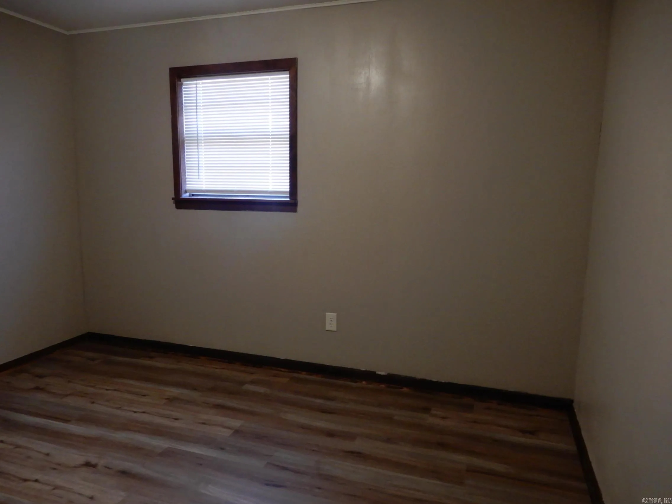 Property at 720  Maple - Image 18