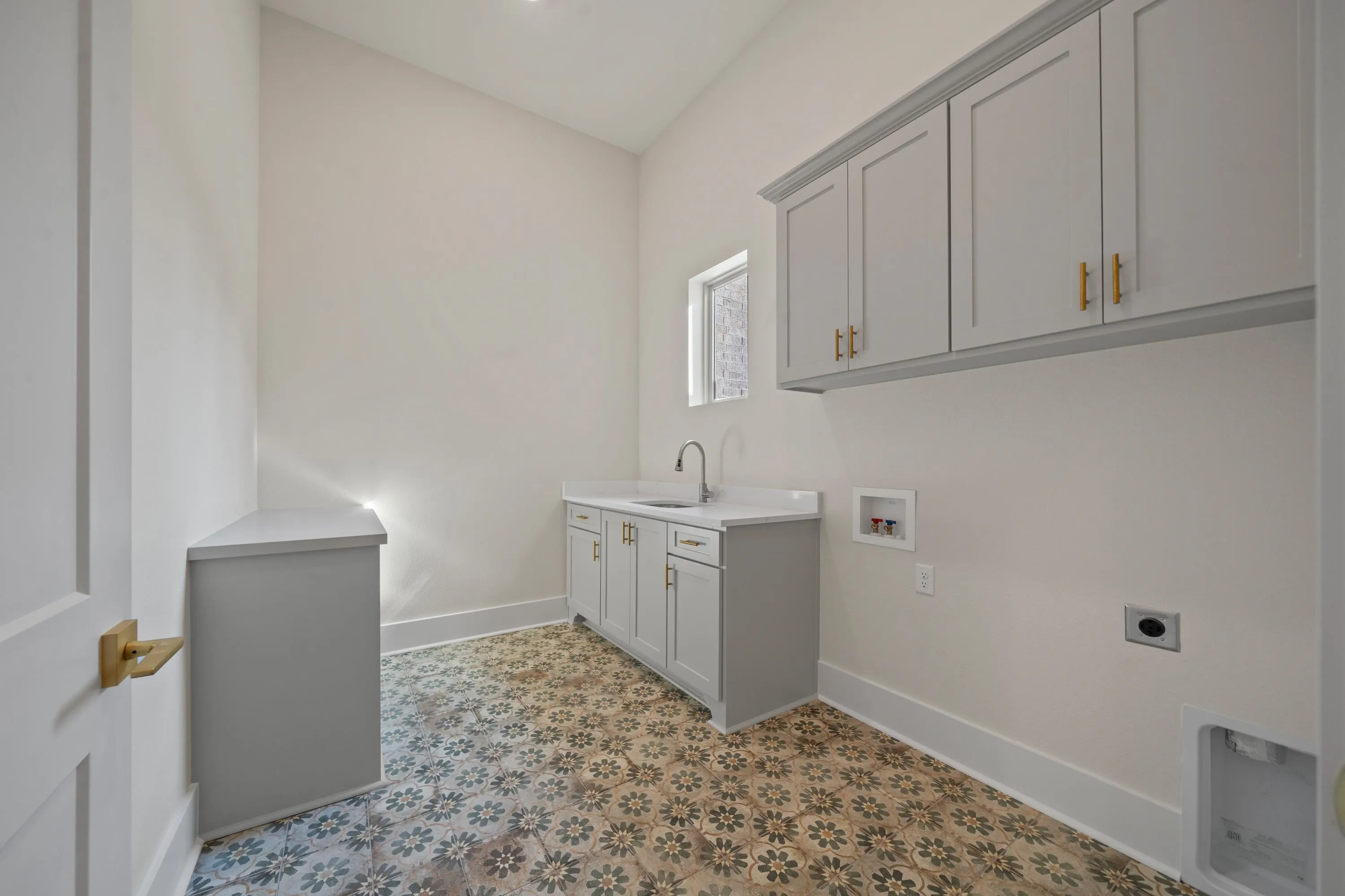 Property at 9  Loyola - Image 43