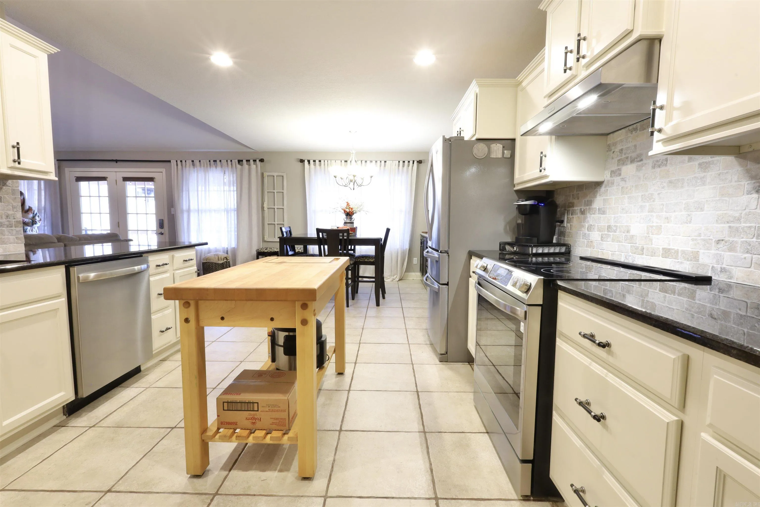 Property at 294  Bonnie brae - Image 18