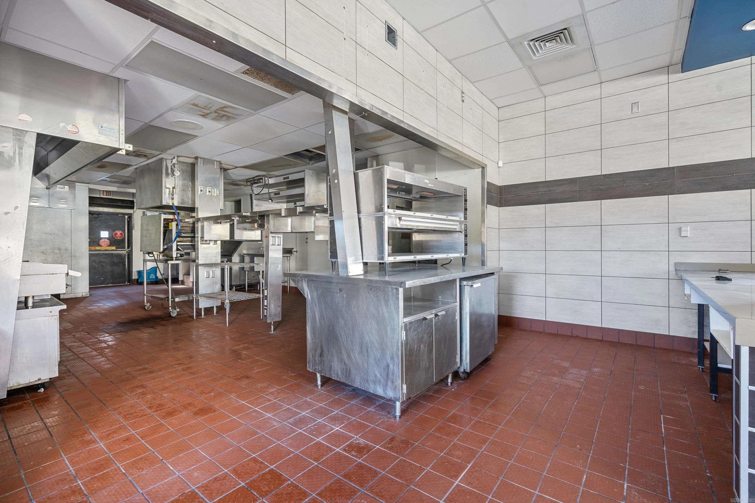 Property at 249 W Grand - Image 11