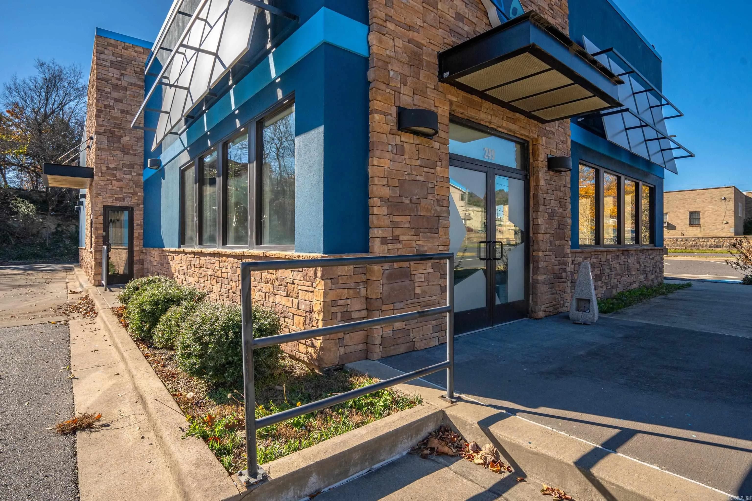 Property at 249 W Grand - Image 25