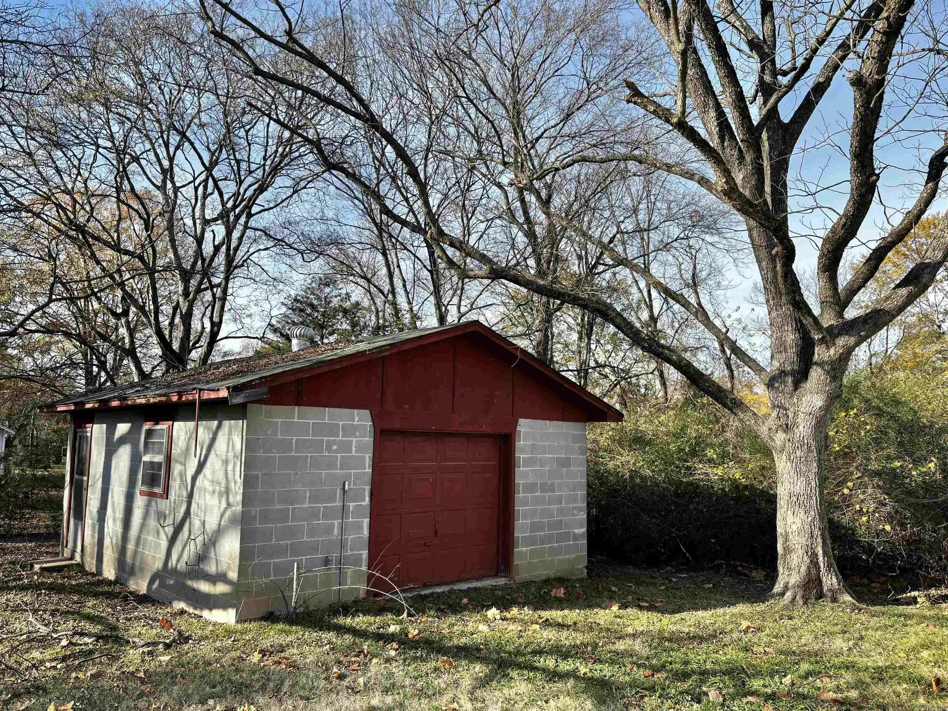 Property at 407 N Oak - Image 30