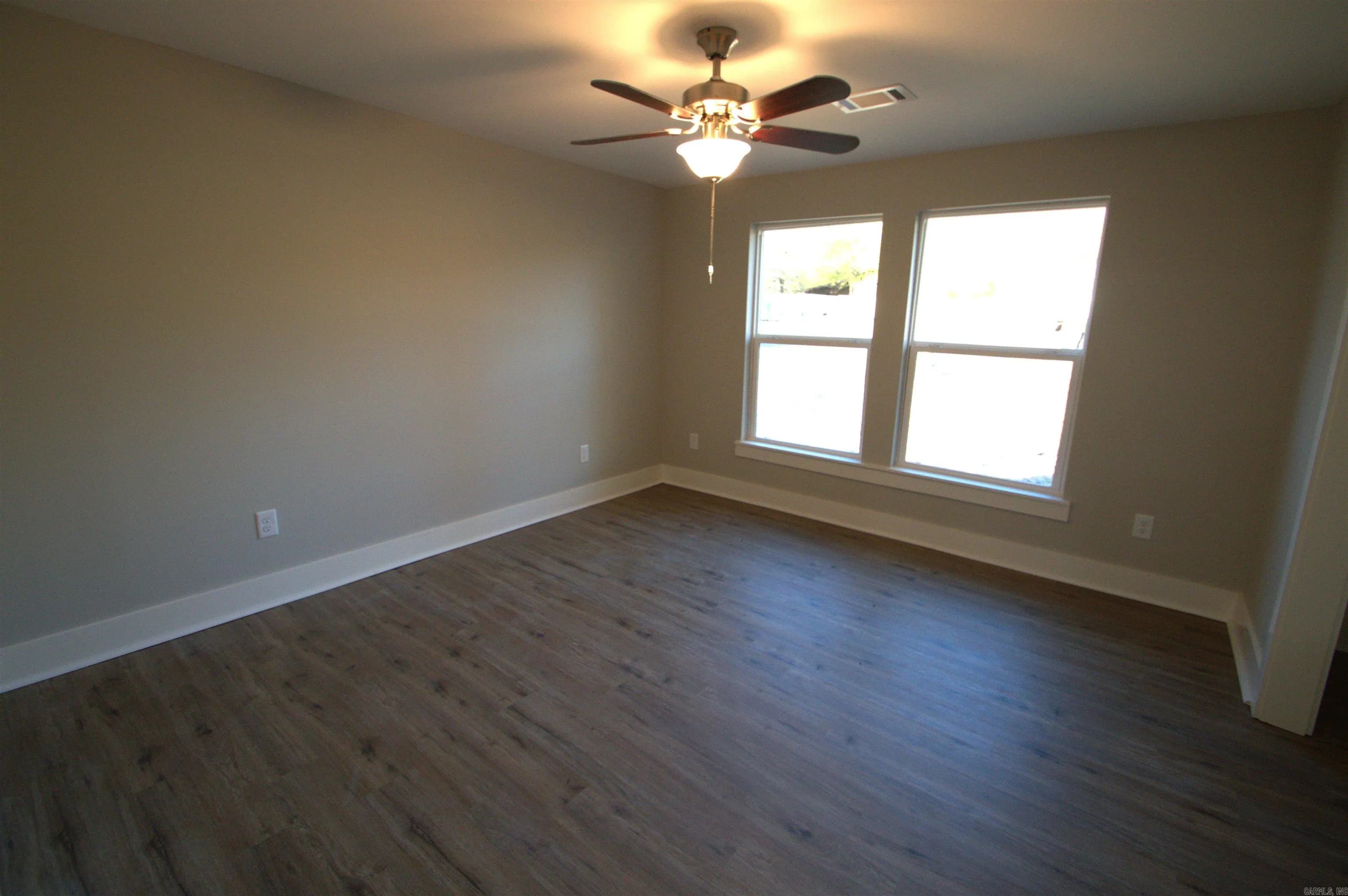 Property at 207  Kennedy - Image 18