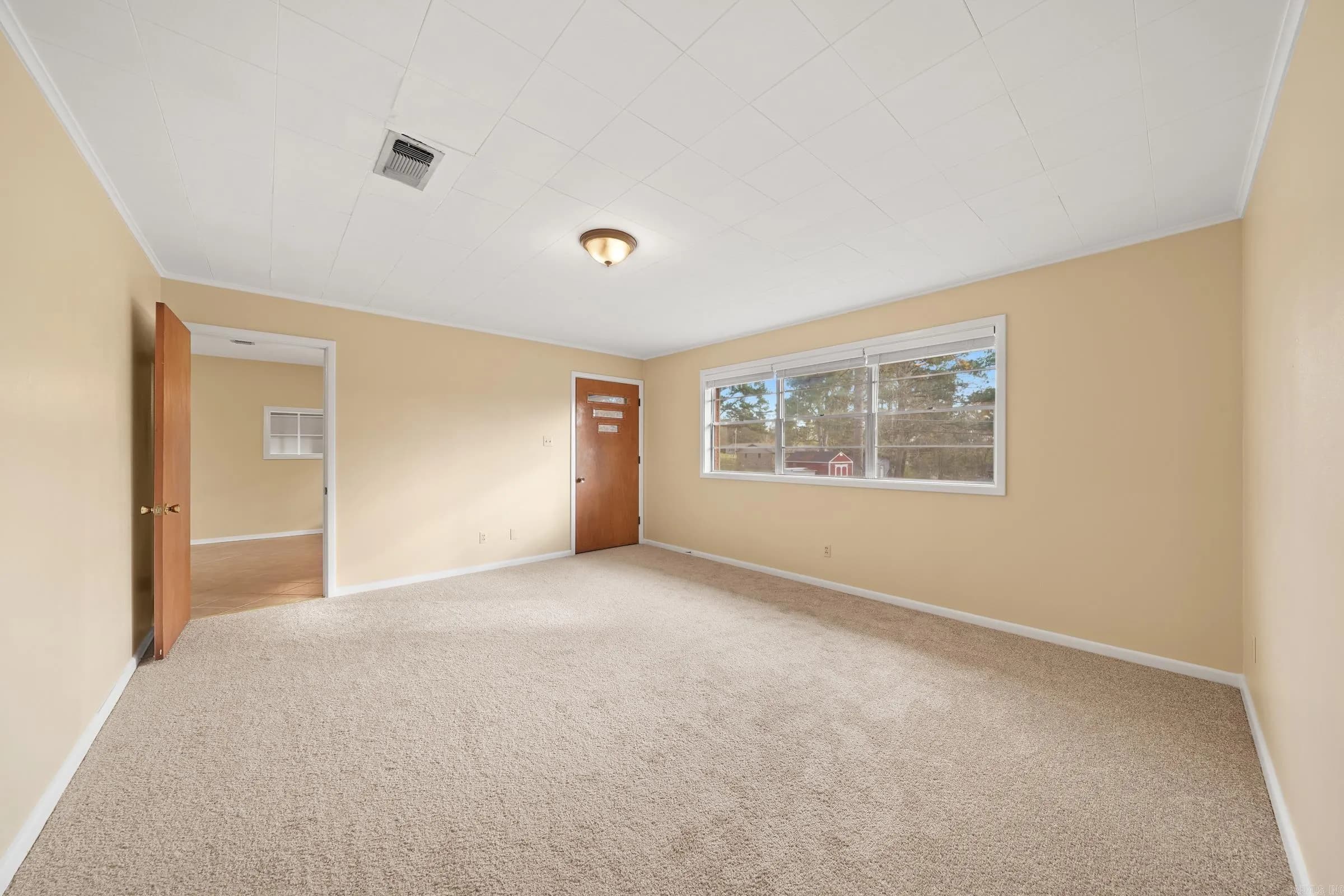 Property at 716 W Maple - Image 9
