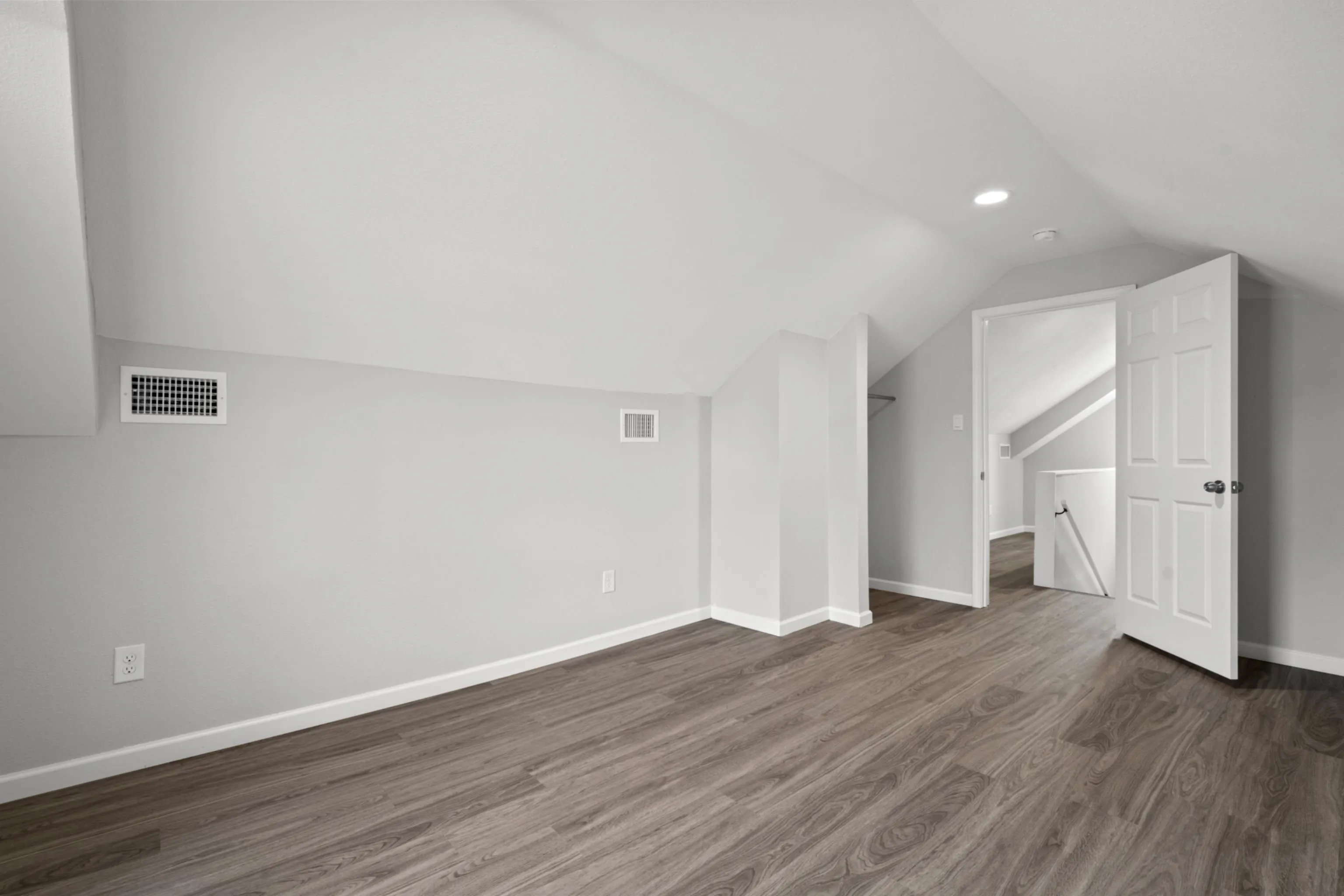 Property at 916  Mineral - Image 18